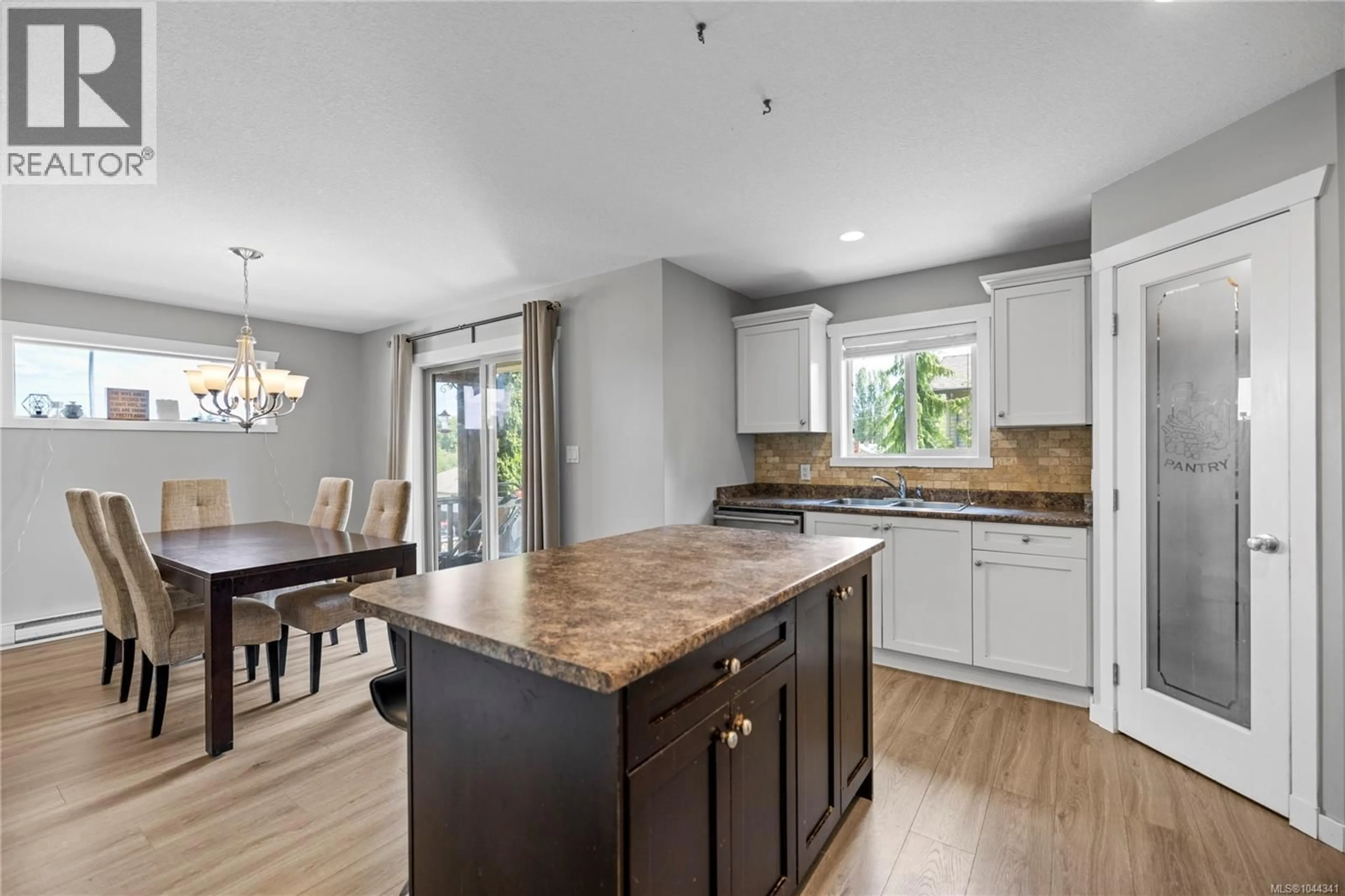 Open concept kitchen, unknown for 429 ALPEN WAY, Nanaimo British Columbia V9R4J3