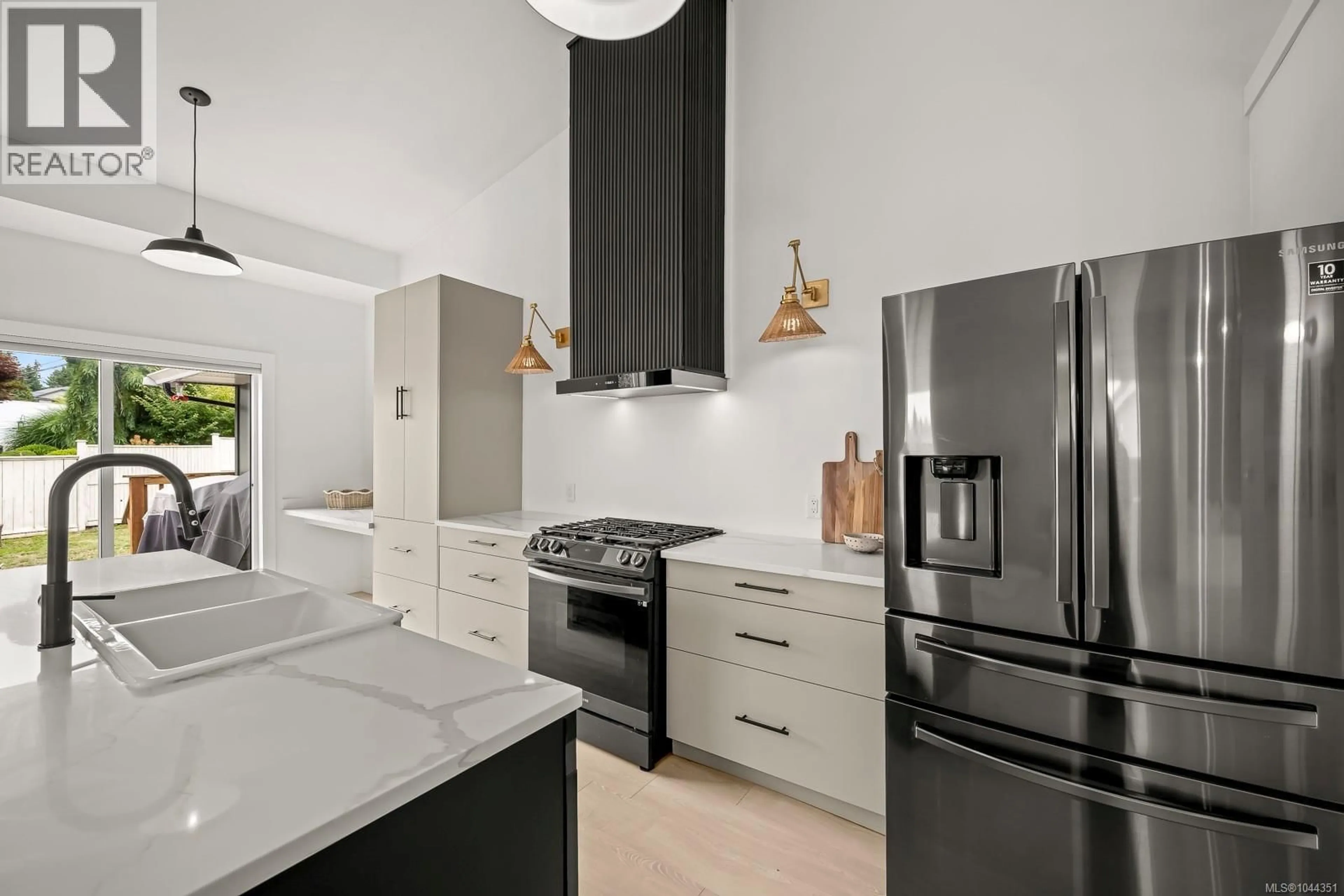 Contemporary kitchen, ceramic/tile floor for 1405 MALAHAT DRIVE, Courtenay British Columbia V9N8H3