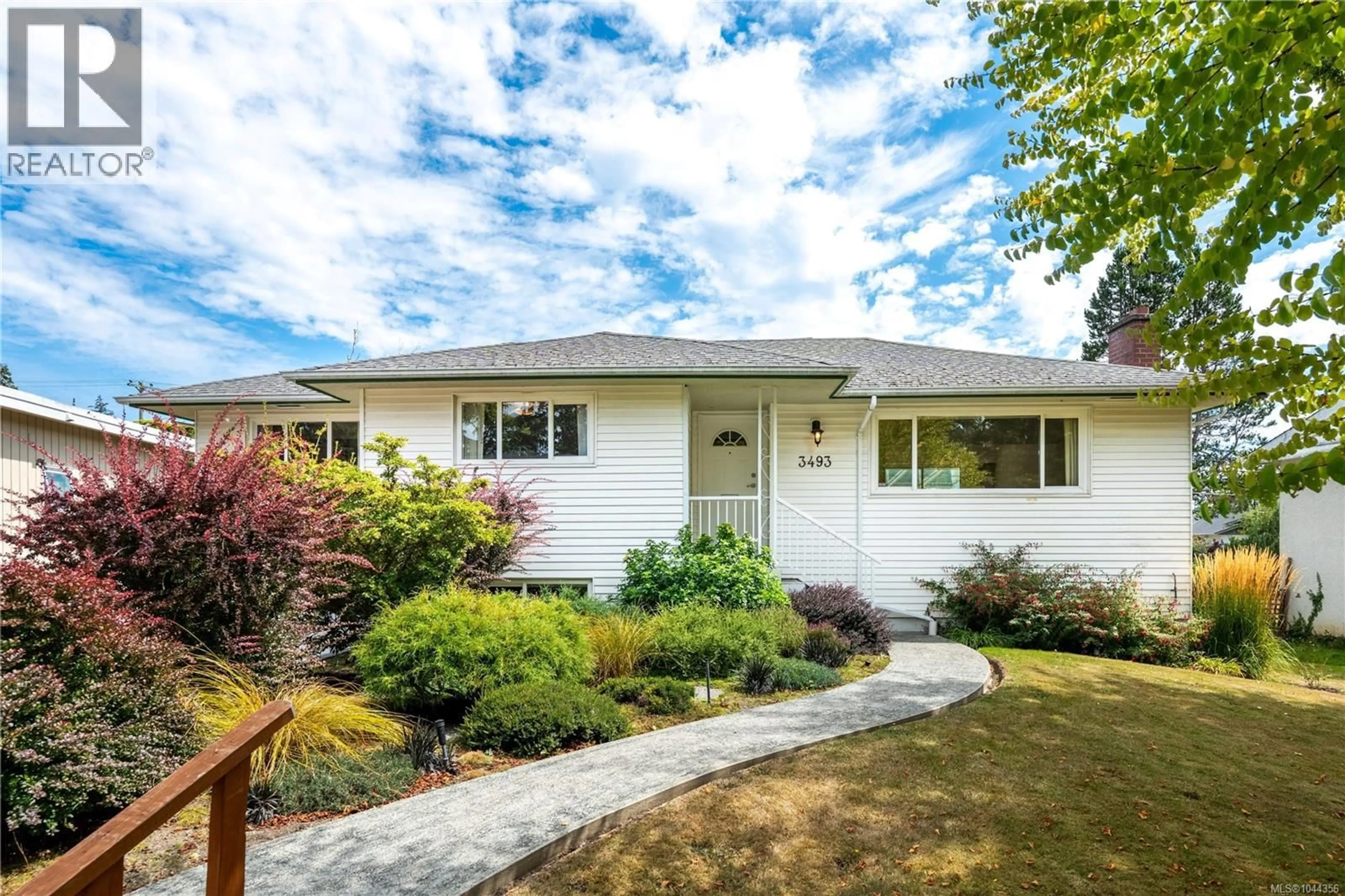 Home with vinyl exterior material, street for 3493 CARDIFF PLACE, Oak Bay British Columbia V8P4Y9