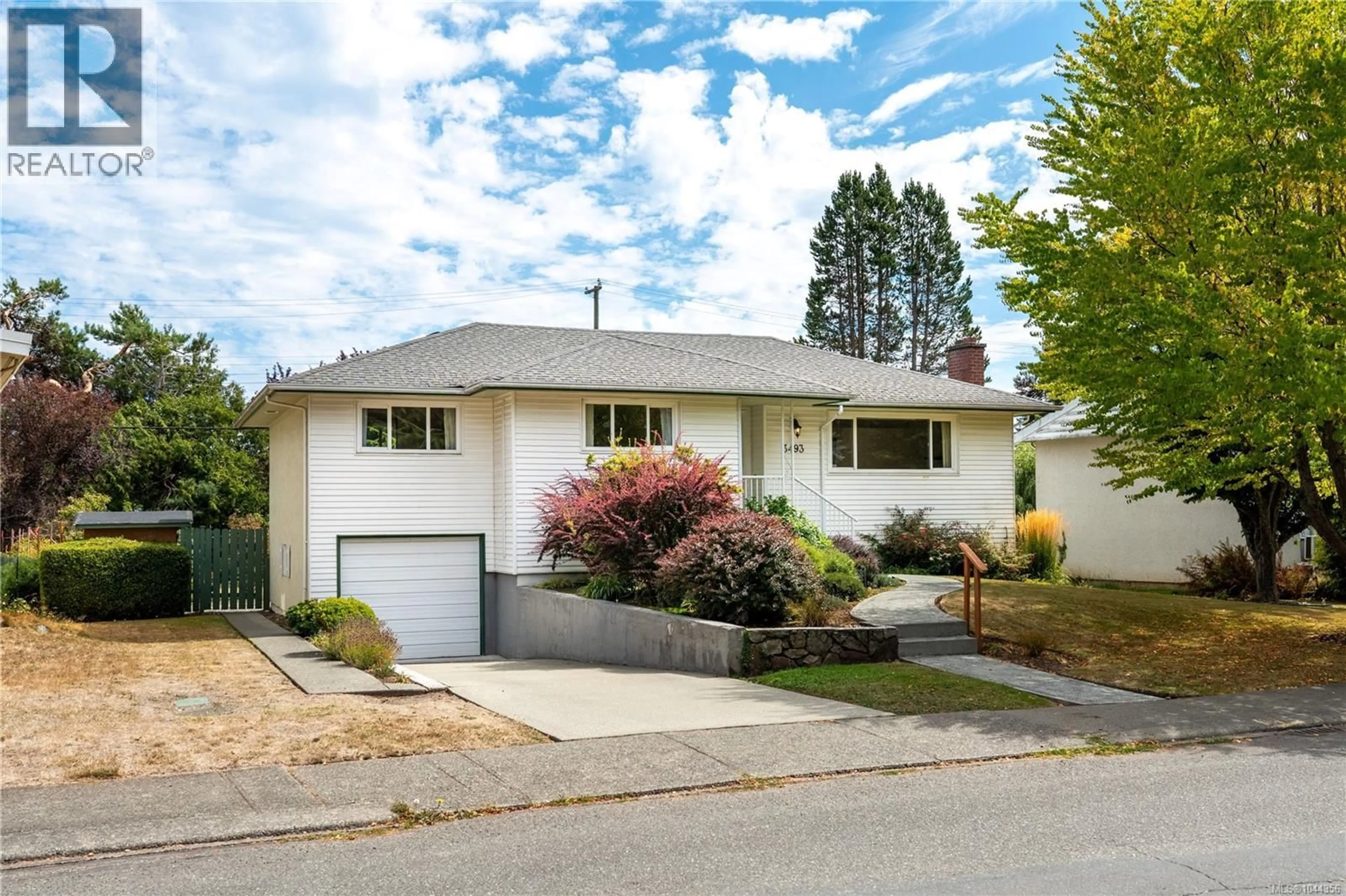 Home with vinyl exterior material, street for 3493 CARDIFF PLACE, Oak Bay British Columbia V8P4Y9