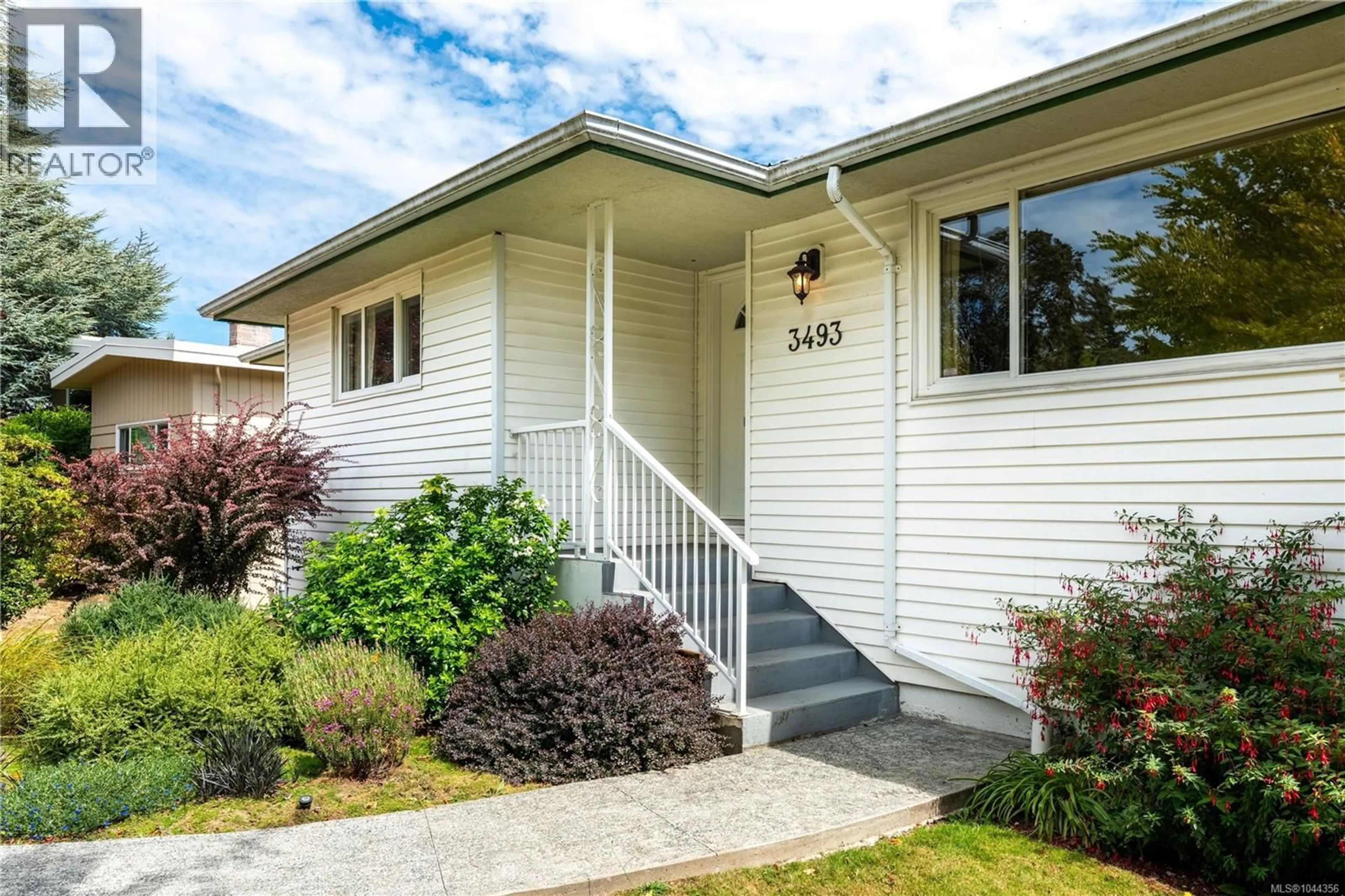 Home with vinyl exterior material, street for 3493 CARDIFF PLACE, Oak Bay British Columbia V8P4Y9