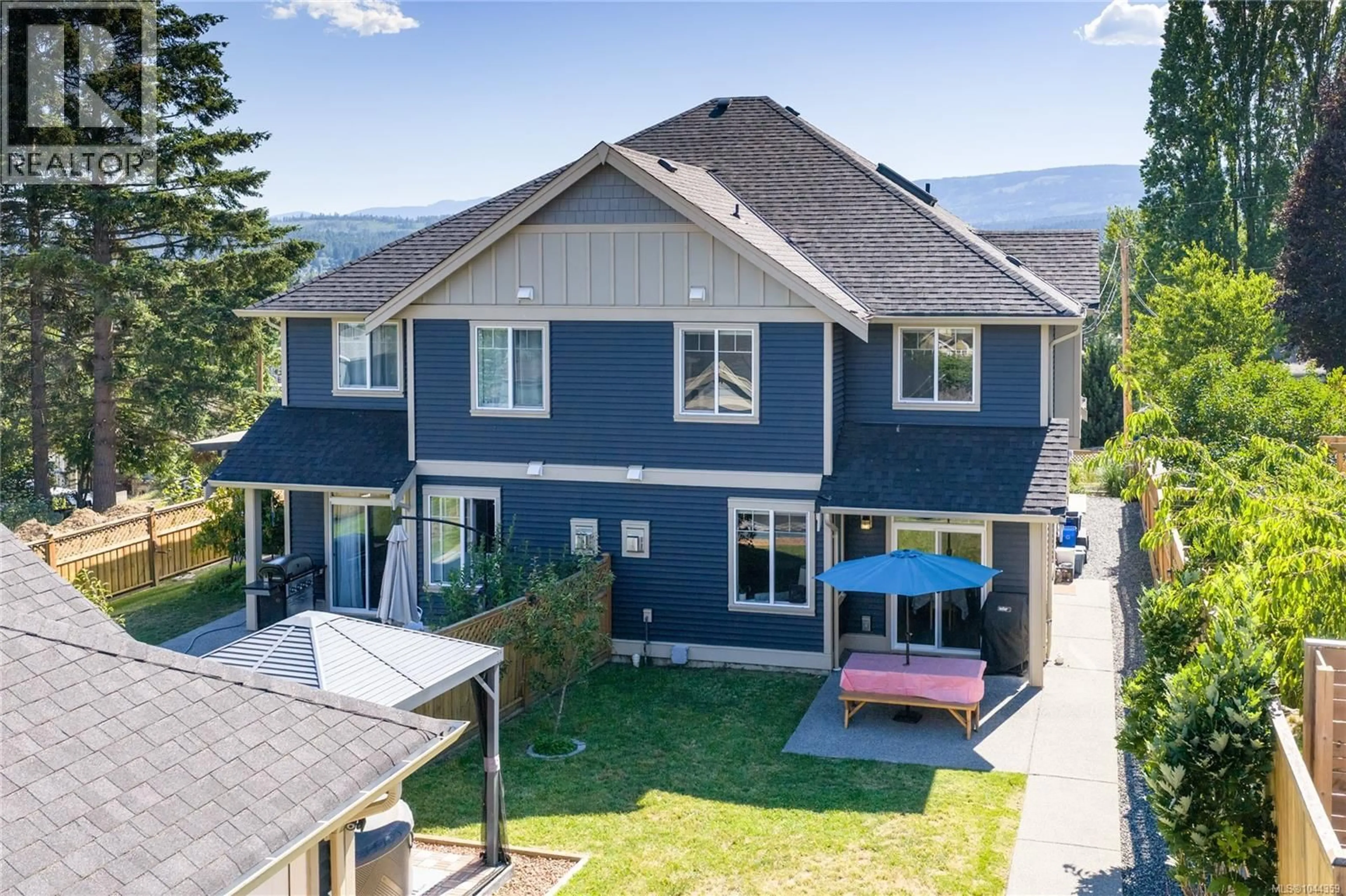 A pic from outside/outdoor area/front of a property/back of a property/a pic from drone, mountain view for 476 MACHLEARY STREET, Nanaimo British Columbia V9R2H2