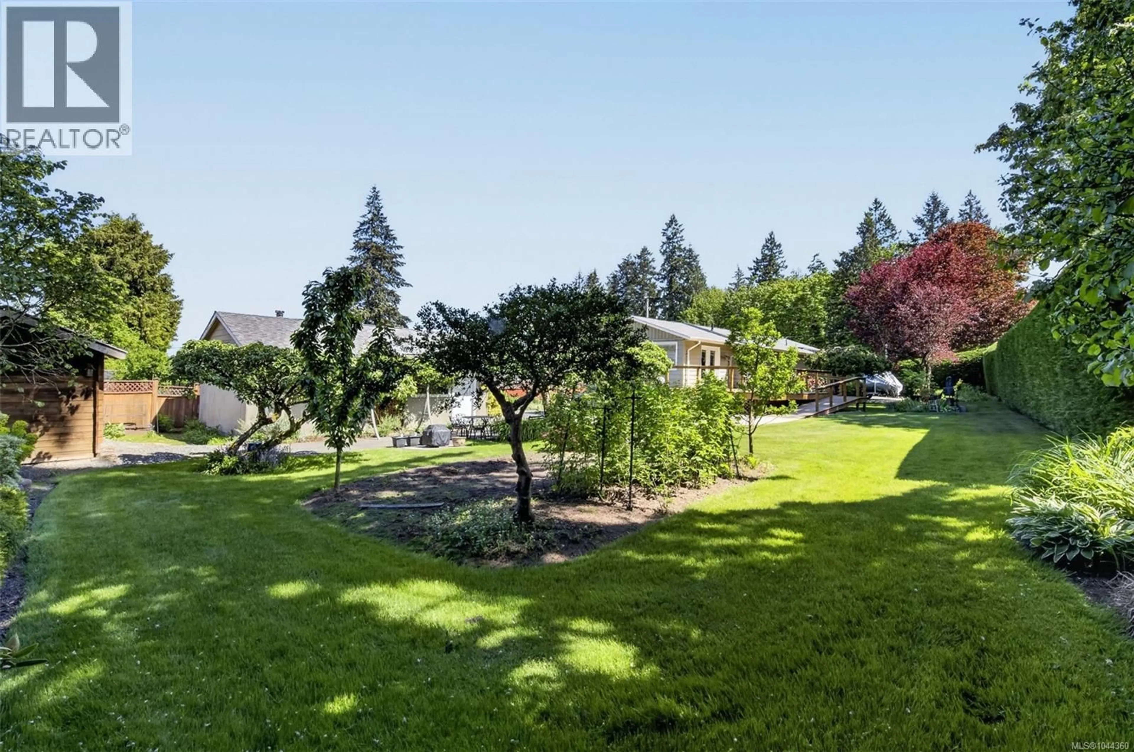 A pic from outside/outdoor area/front of a property/back of a property/a pic from drone, mountain view for 3475 SEACLOUD ROAD, Saltair British Columbia V0R1K2
