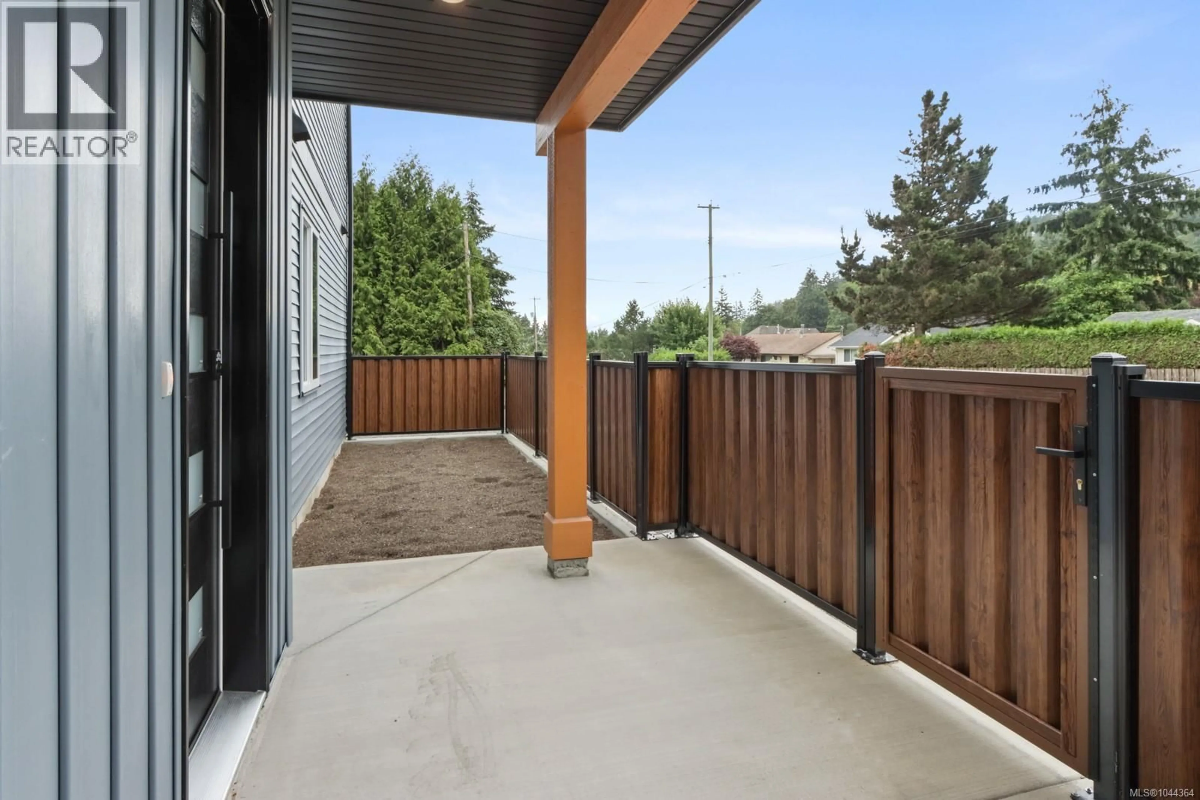 Patio, street for 100 - 2188 JINGLE POT ROAD, Nanaimo British Columbia V9R6J2