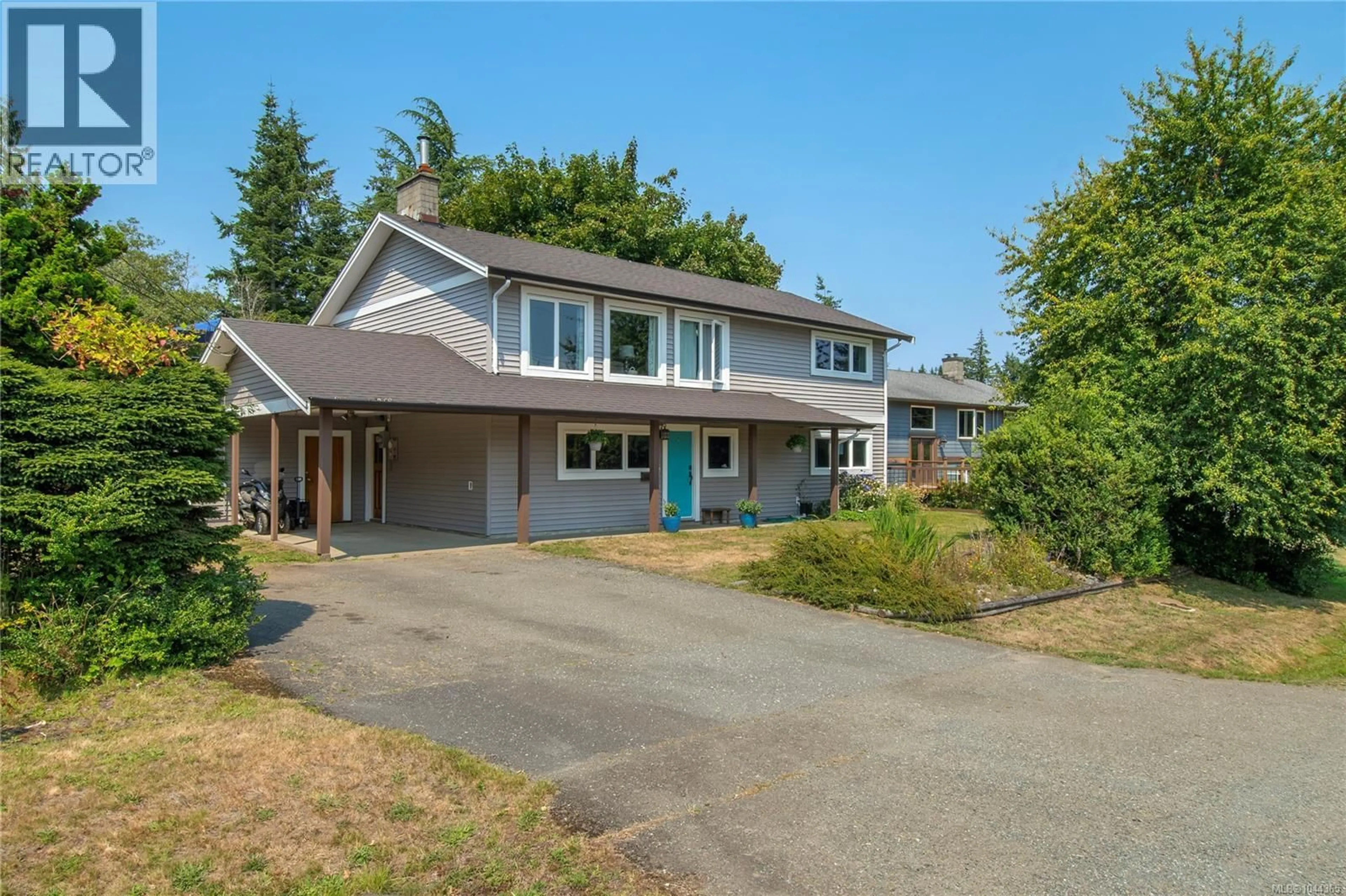 A pic from outside/outdoor area/front of a property/back of a property/a pic from drone, street for 182 CRAWFORD ROAD, Campbell River British Columbia V9H1K2