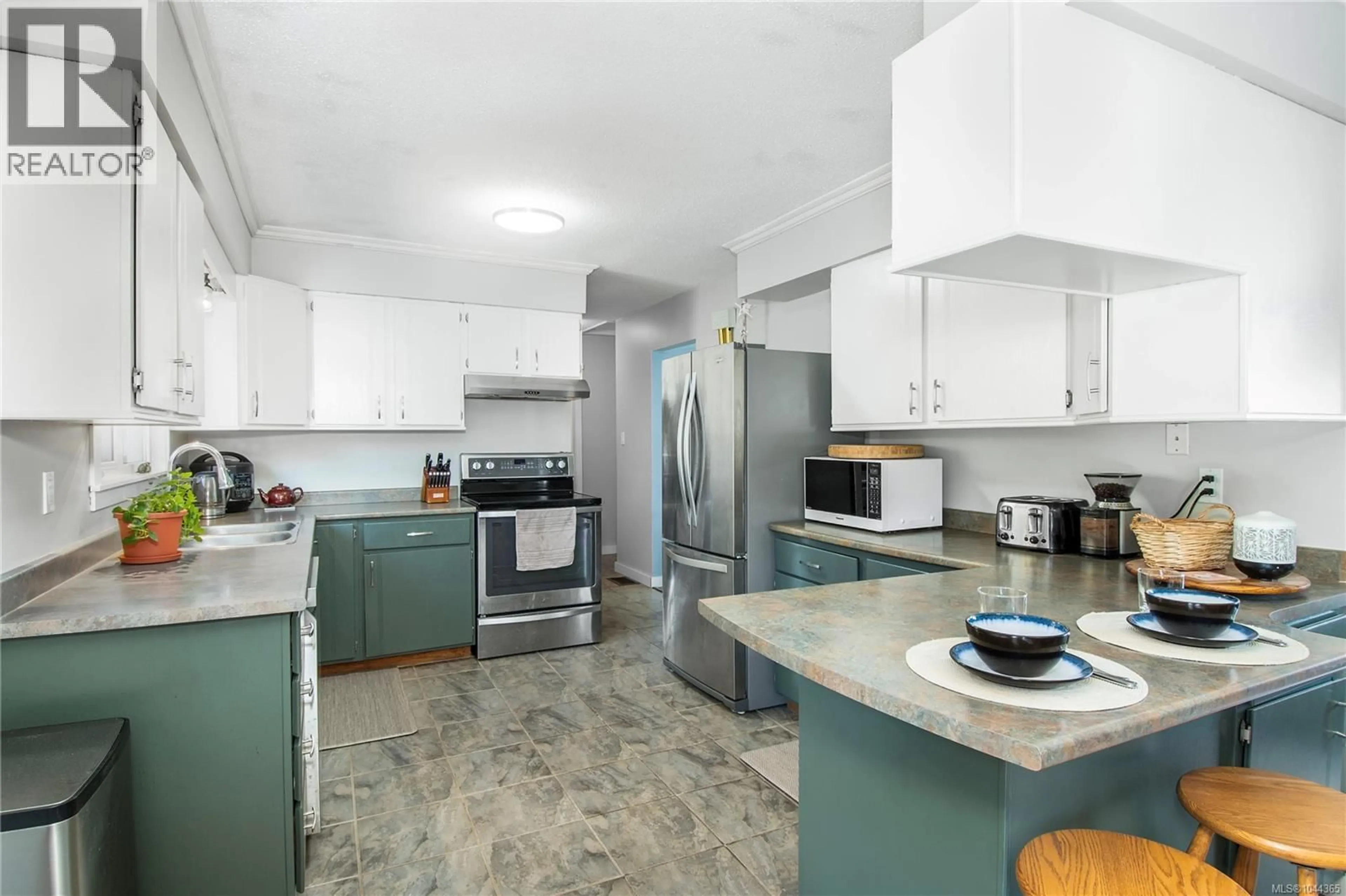 Standard kitchen, unknown for 182 CRAWFORD ROAD, Campbell River British Columbia V9H1K2