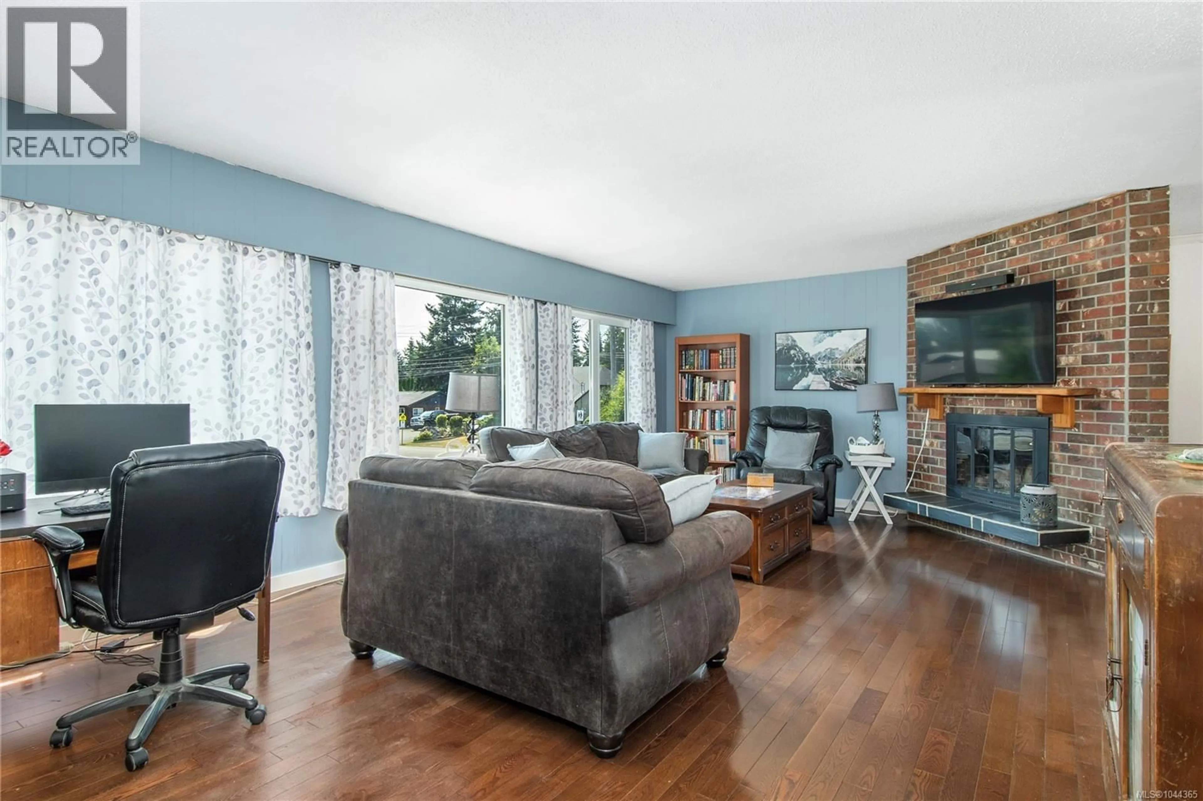 Living room with furniture, unknown for 182 CRAWFORD ROAD, Campbell River British Columbia V9H1K2