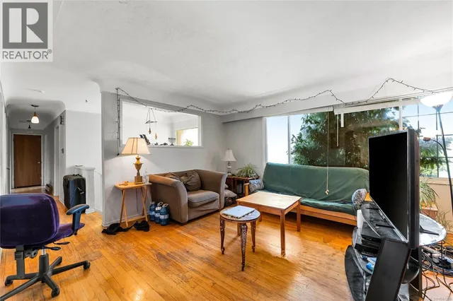 4479 MAJESTIC DRIVE, Saanich 2