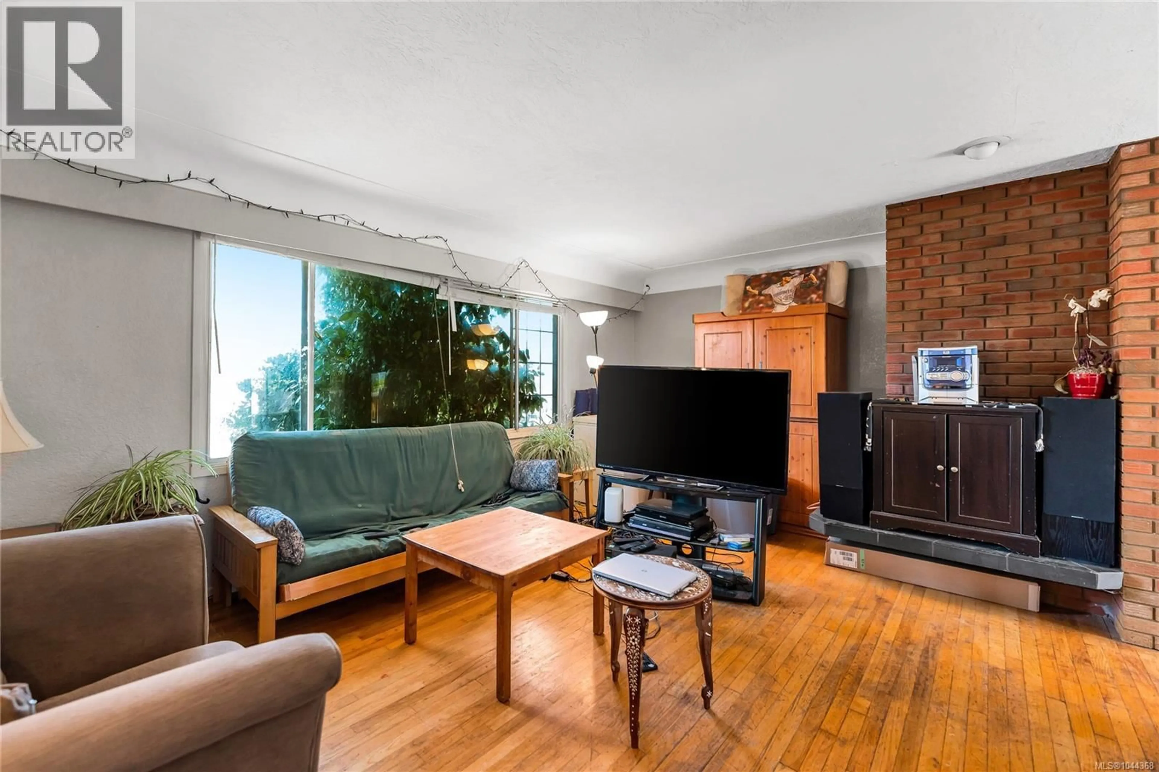 Living room with furniture, unknown for 4479 MAJESTIC DRIVE, Saanich British Columbia V8N3H7