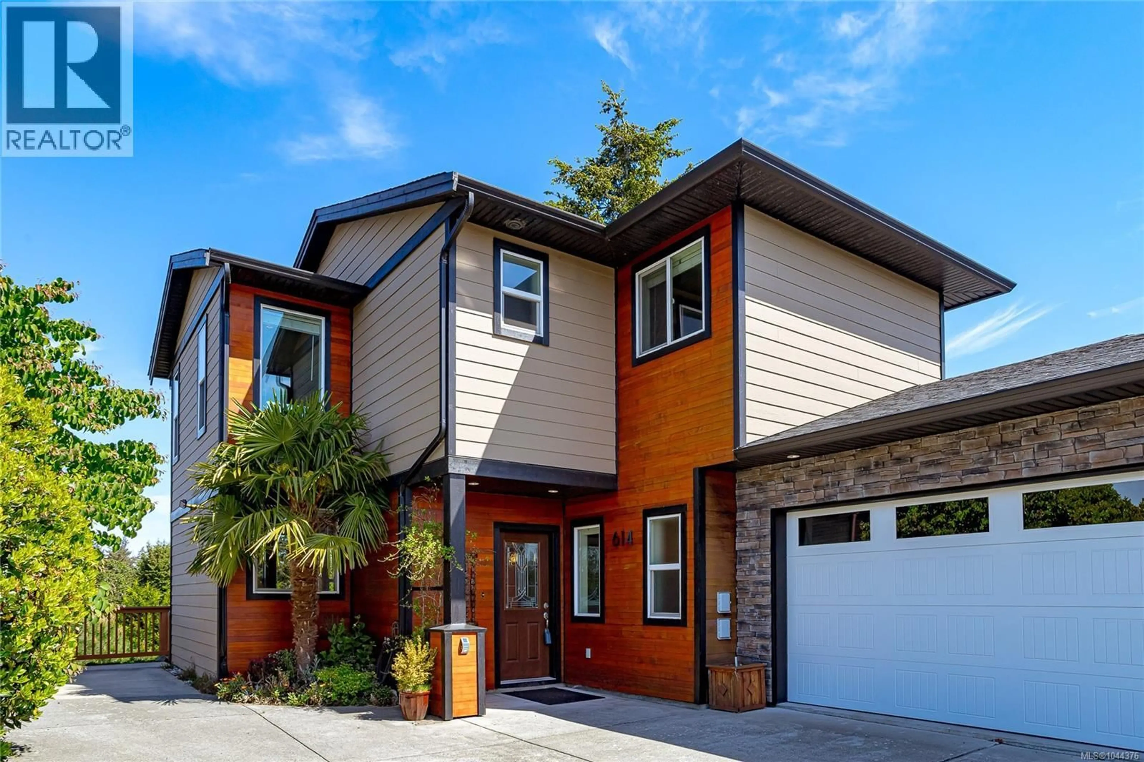 Home with vinyl exterior material, street for 614 CORNERSTONE CLOSE, Langford British Columbia V9B5V1