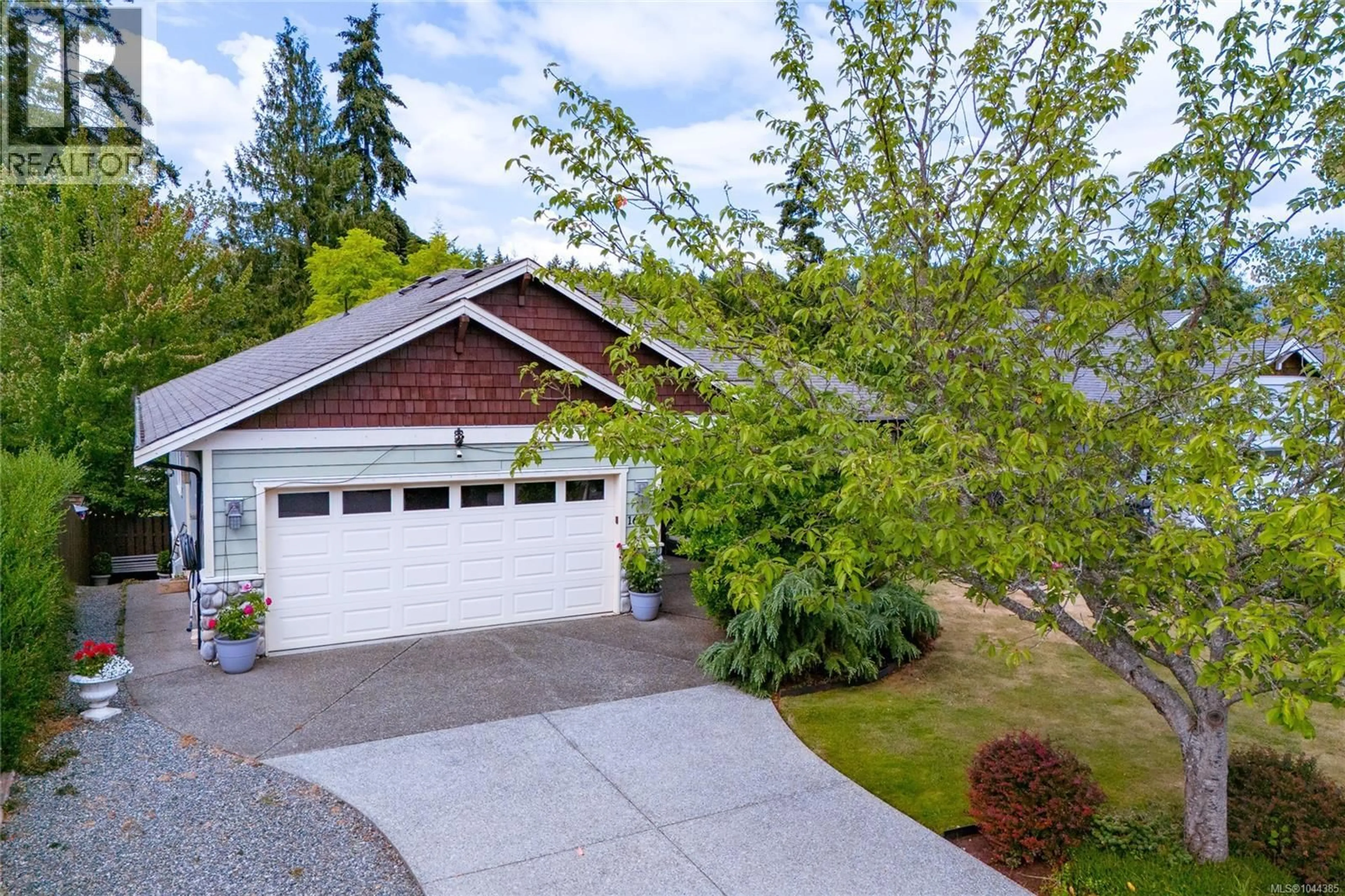 Home with vinyl exterior material, street for 1617 SIMON PLACE, Cowichan Bay British Columbia V0R1N1