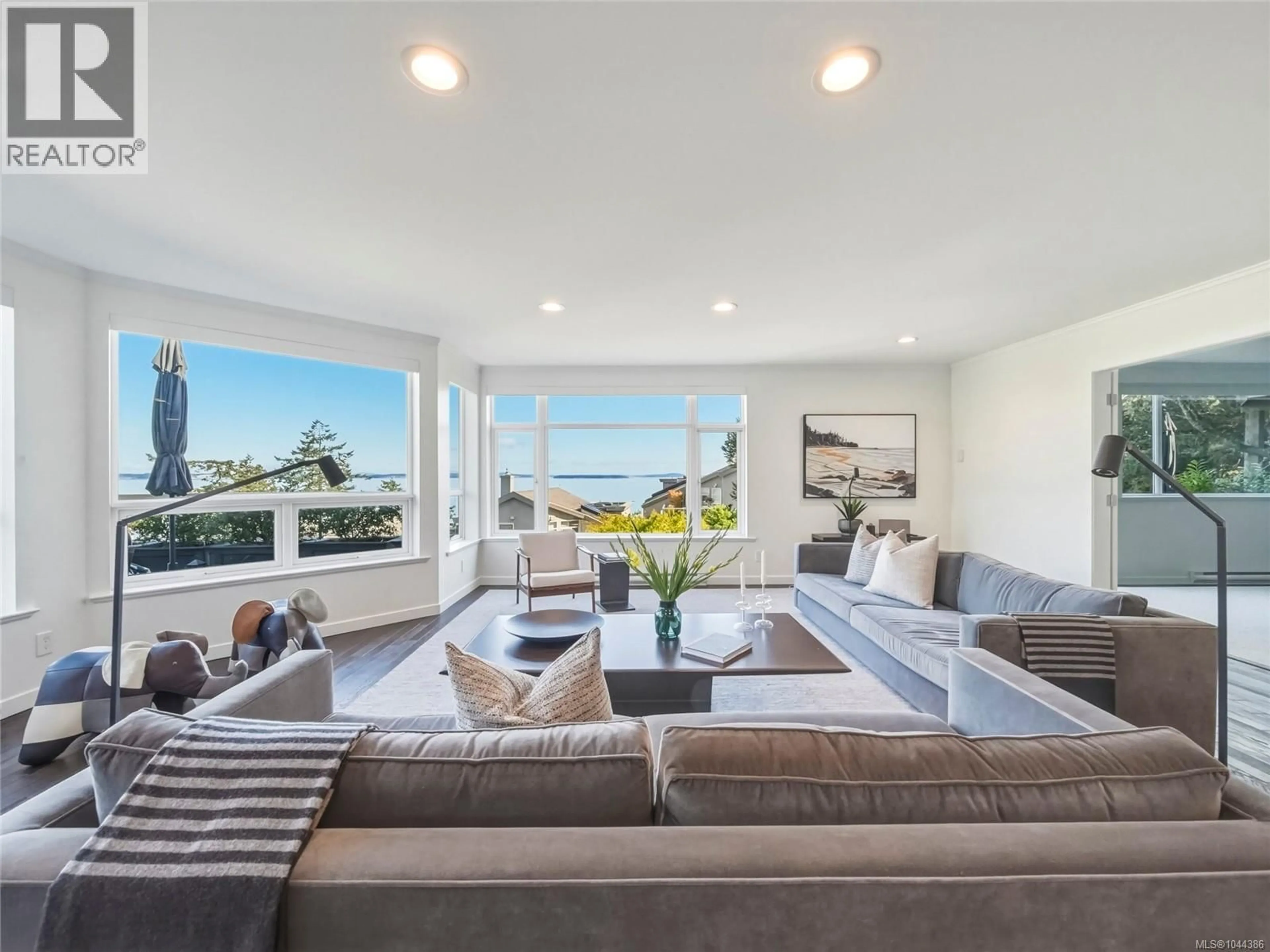 Living room with furniture, unknown for 1 - 4771 CORDOVA BAY ROAD, Saanich British Columbia V8Y2J7