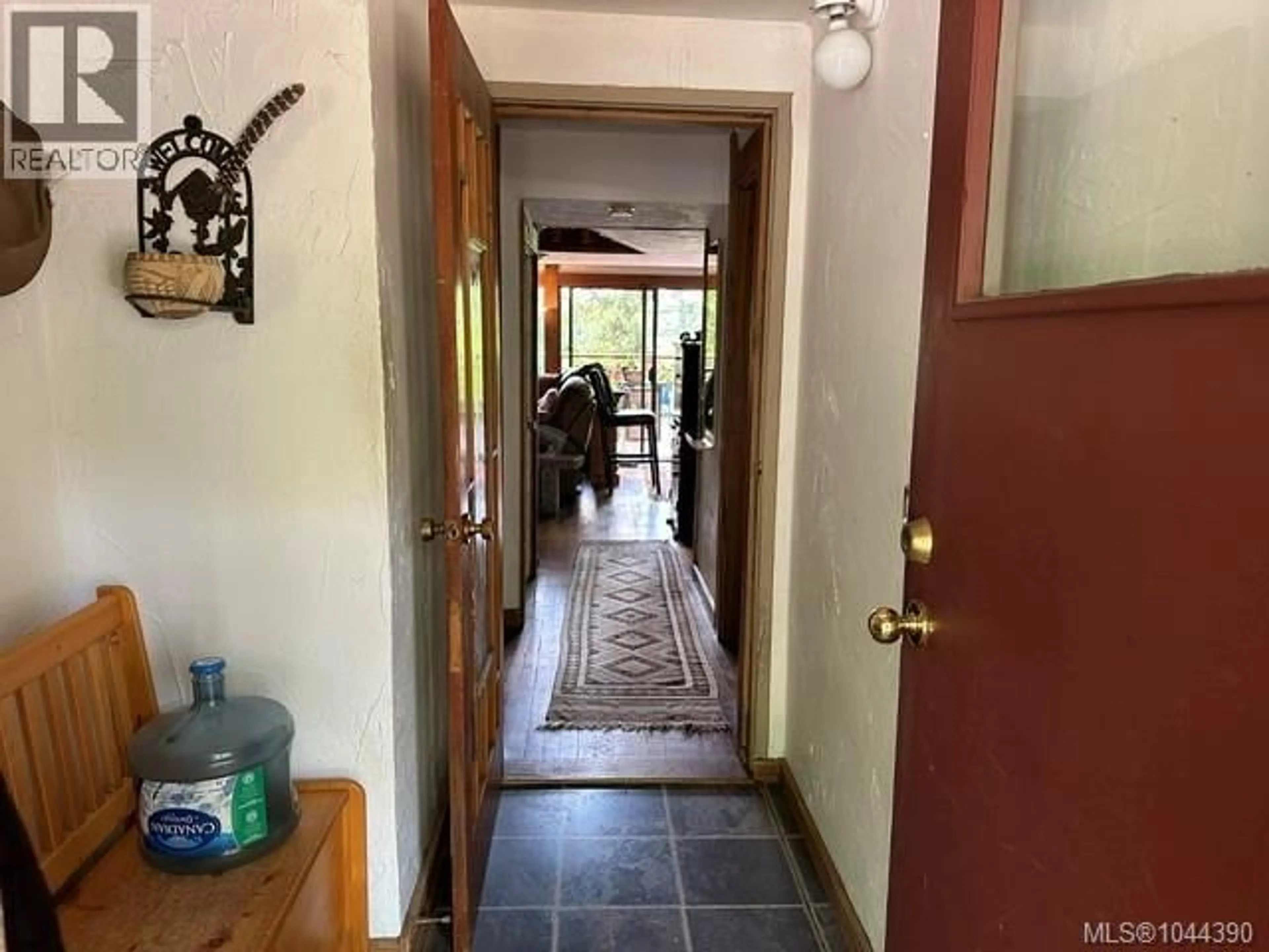Indoor foyer for 1087 CHAPPEL PLACE, Gabriola Island British Columbia V0R1X2