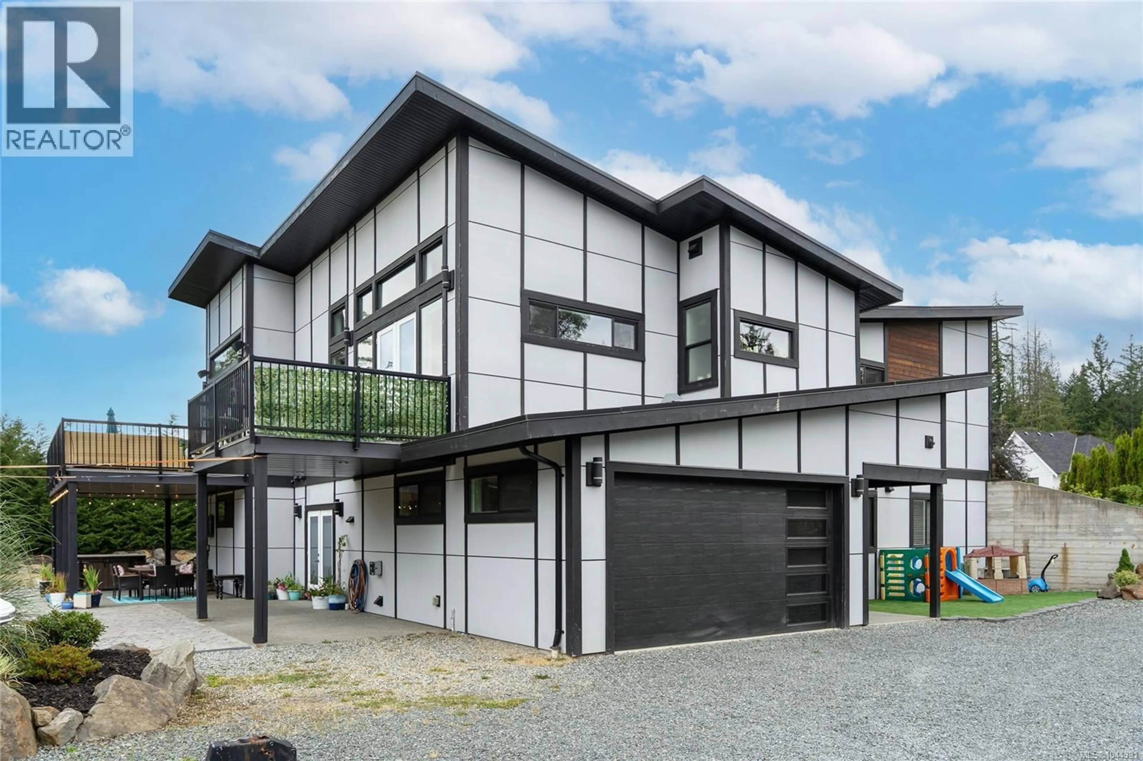 Home with vinyl exterior material, street for 3211 PINDER PLACE, Cobble Hill British Columbia V0R1L6
