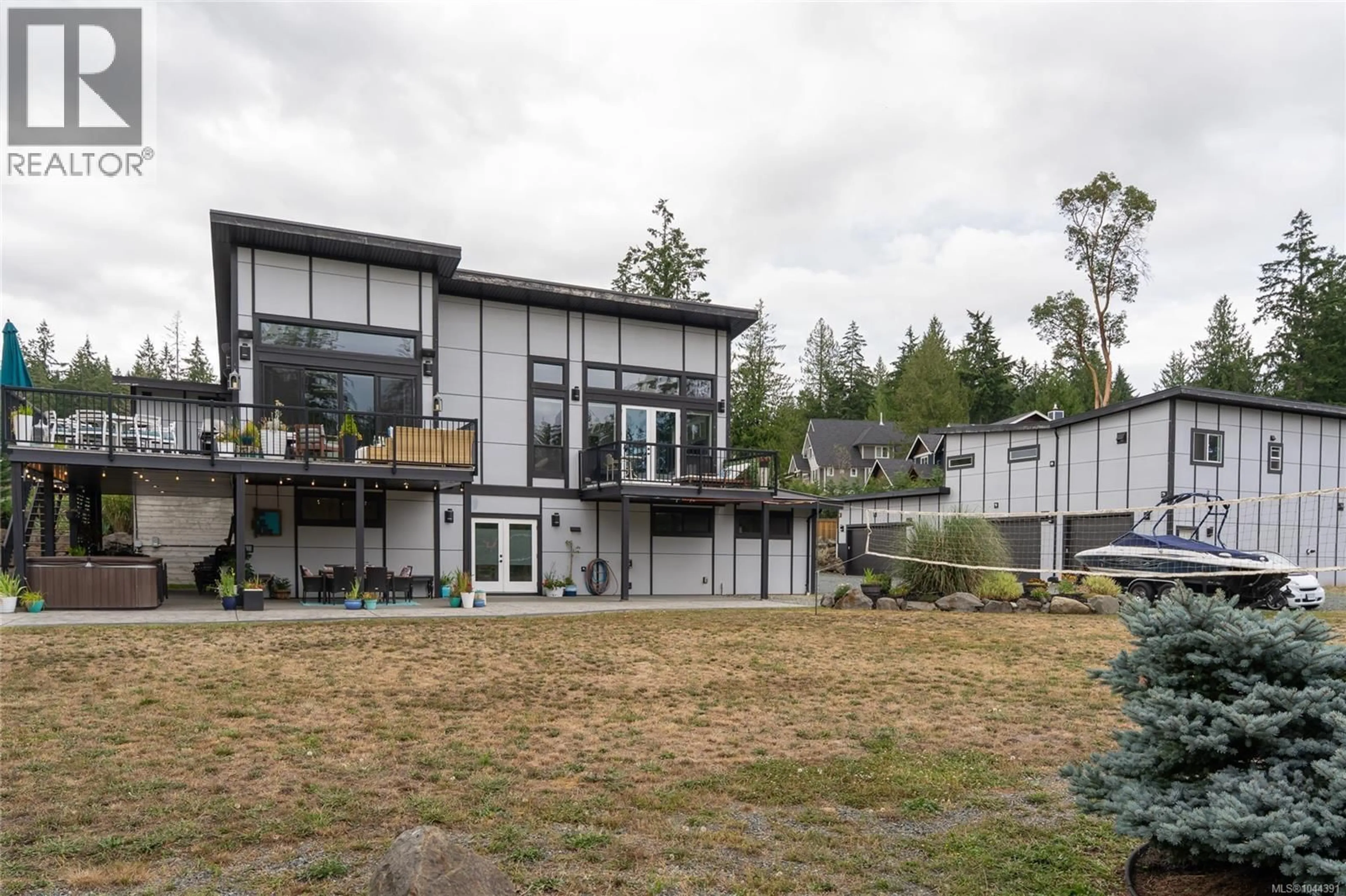 A pic from outside/outdoor area/front of a property/back of a property/a pic from drone, mountain view for 3211 PINDER PLACE, Cobble Hill British Columbia V0R1L6