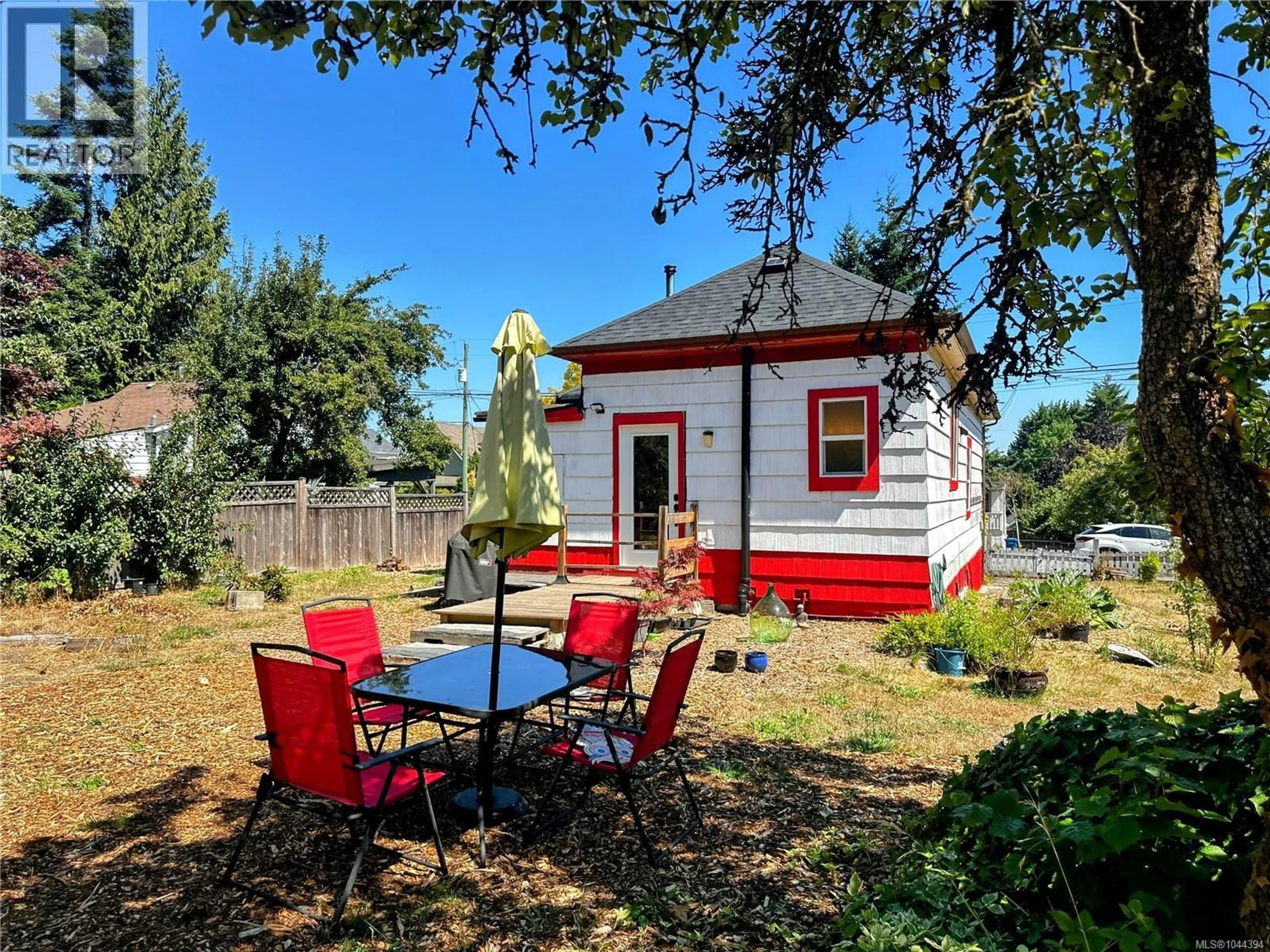 Patio, street for 37 STRICKLAND STREET, Nanaimo British Columbia V9R4S1