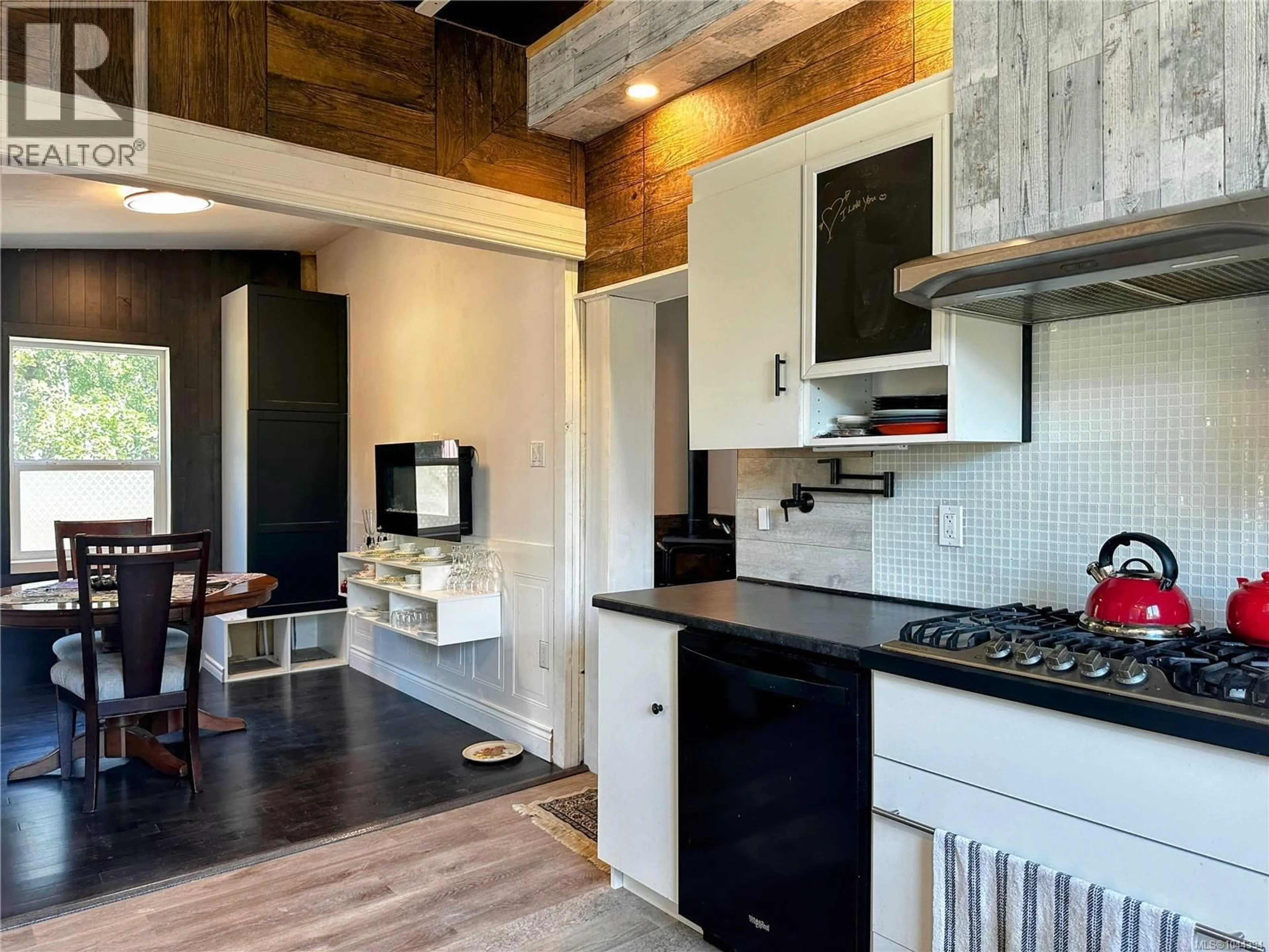 Open concept kitchen, unknown for 37 STRICKLAND STREET, Nanaimo British Columbia V9R4S1