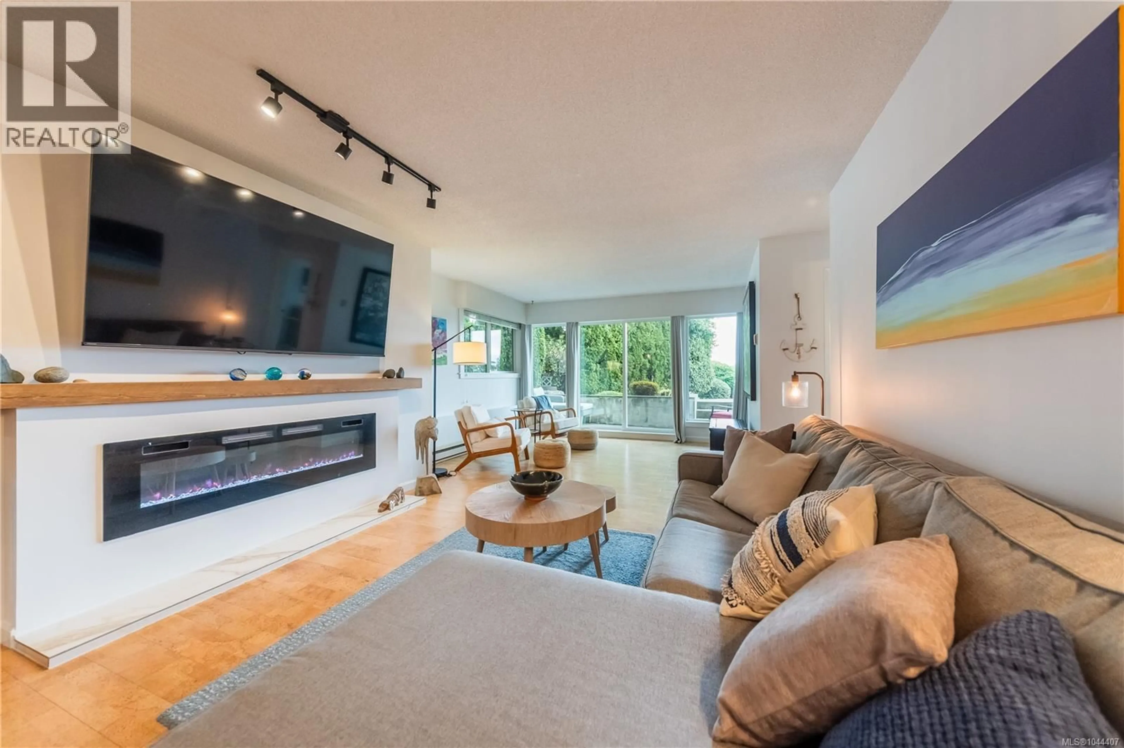 Living room with furniture, unknown for 112 - 2562 DEPARTURE BAY ROAD, Nanaimo British Columbia V9S5P1