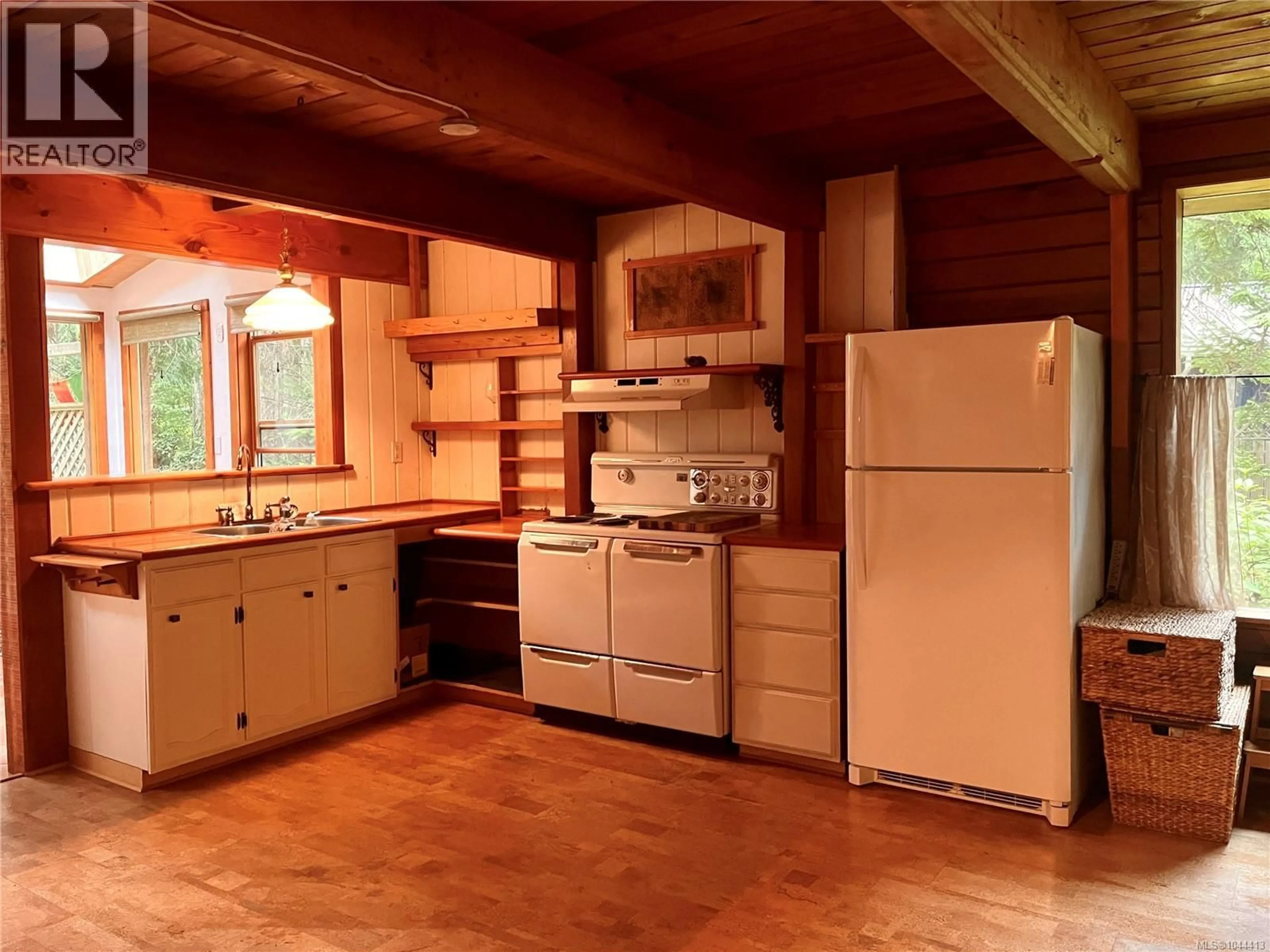 Standard kitchen, unknown for 387 LYNGAIL PLACE, Gabriola Island British Columbia V0R1X1