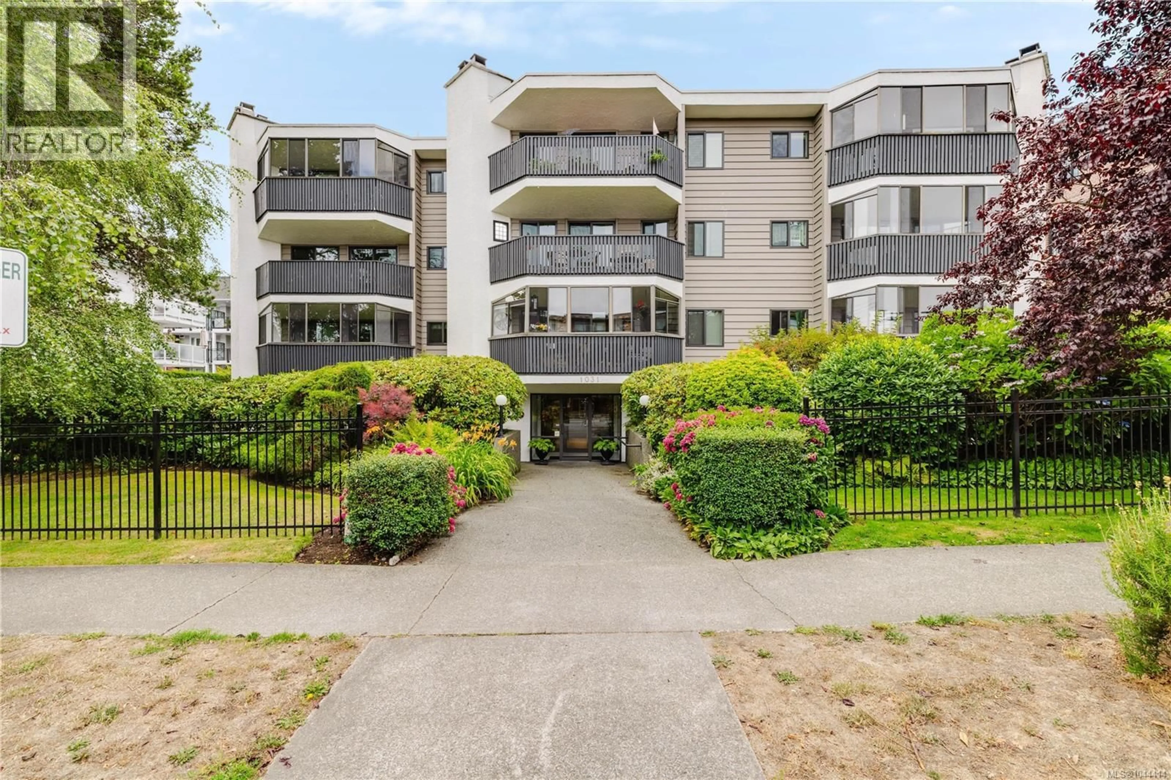 Unknown for 303 - 1031 BURDETT AVENUE, Victoria British Columbia V8V3G9