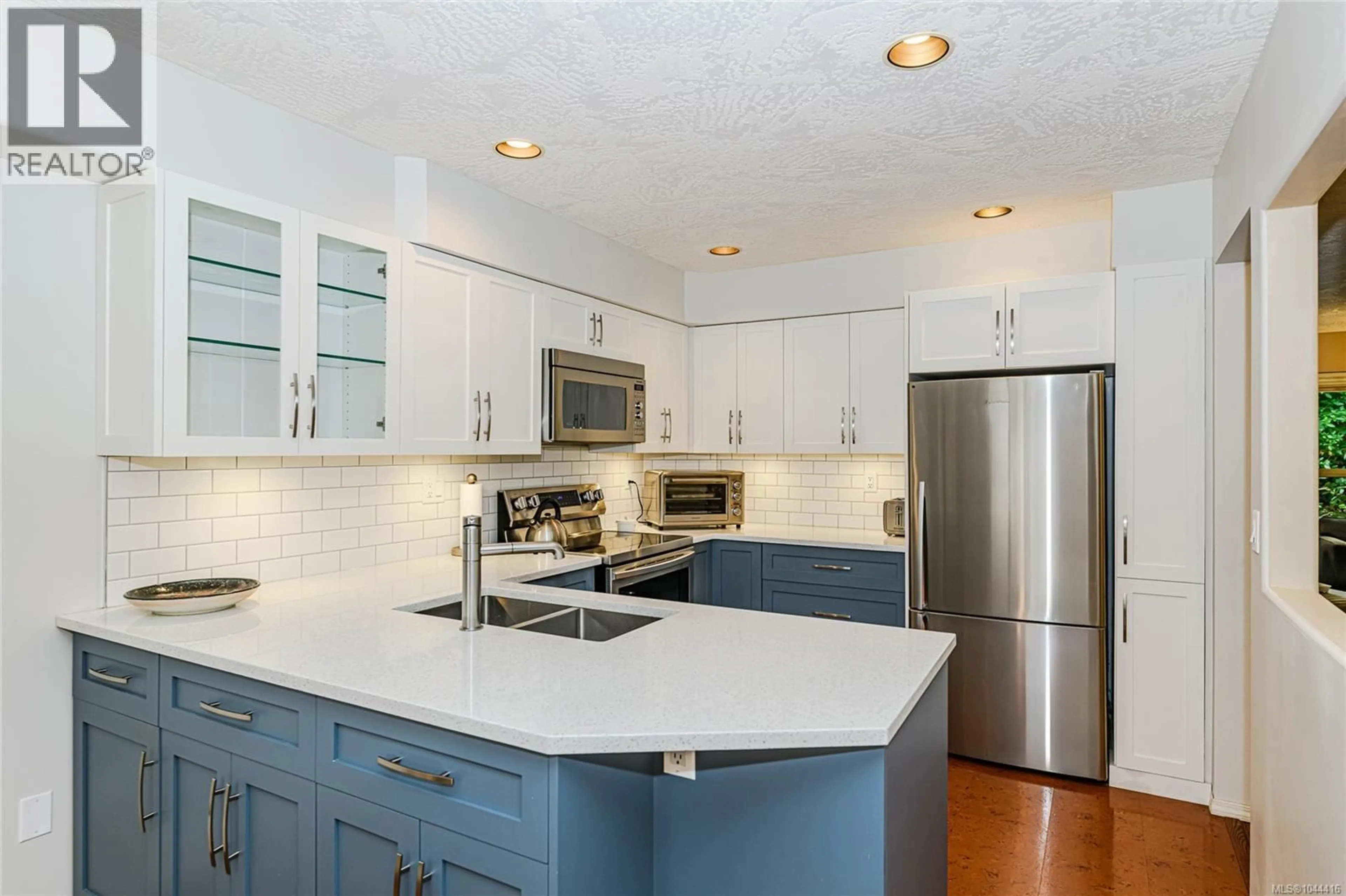 Open concept kitchen, ceramic/tile floor for 405 - 510 MARSETT PLACE, Saanich British Columbia V8Z7J1