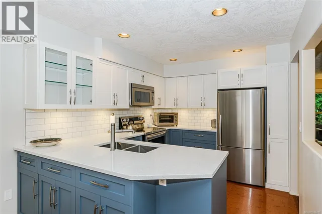 405 - 510 MARSETT PLACE, Saanich 5