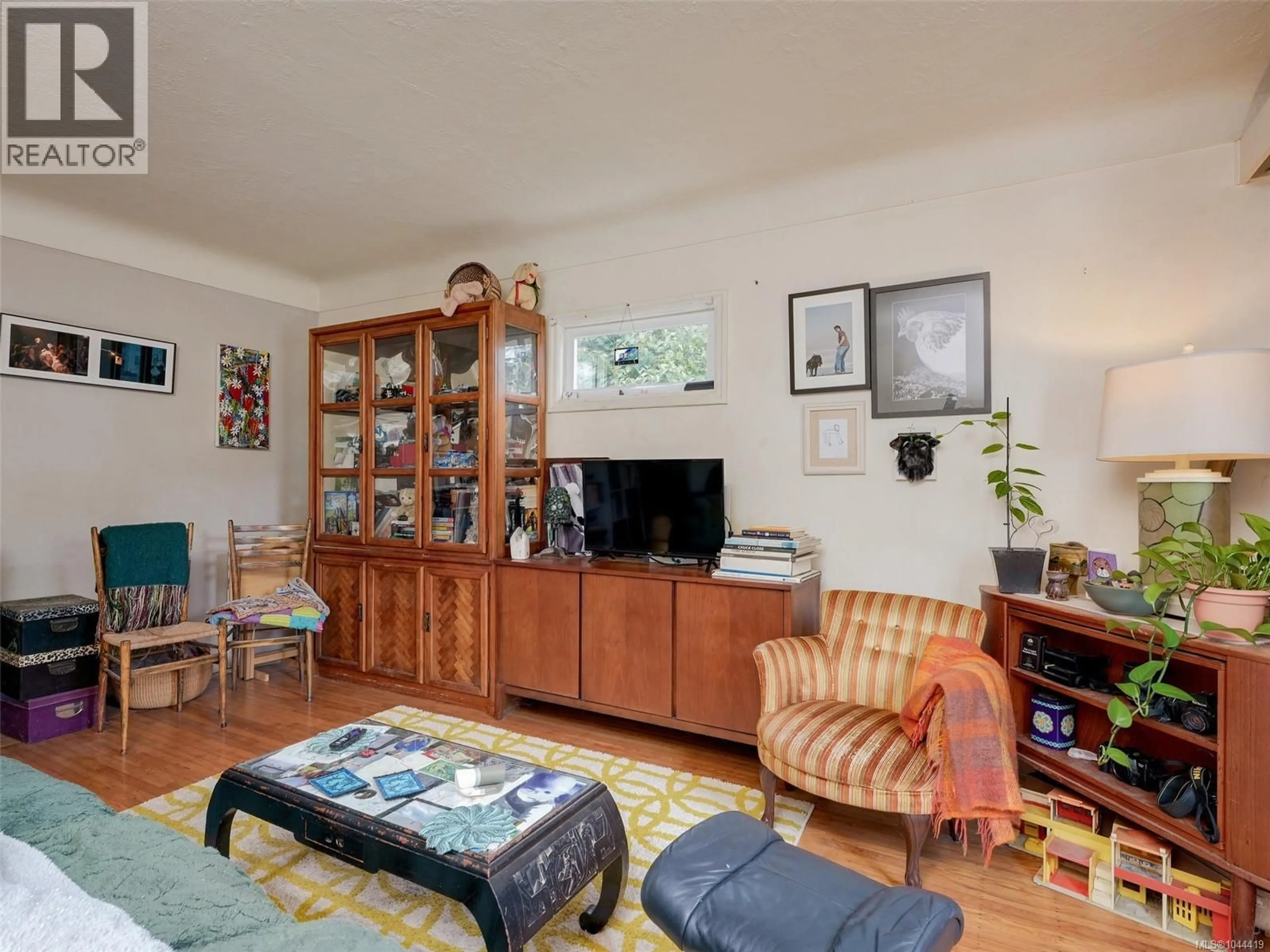 Living room with furniture, unknown for 2607 SHELBOURNE STREET, Victoria British Columbia V8R2Z2