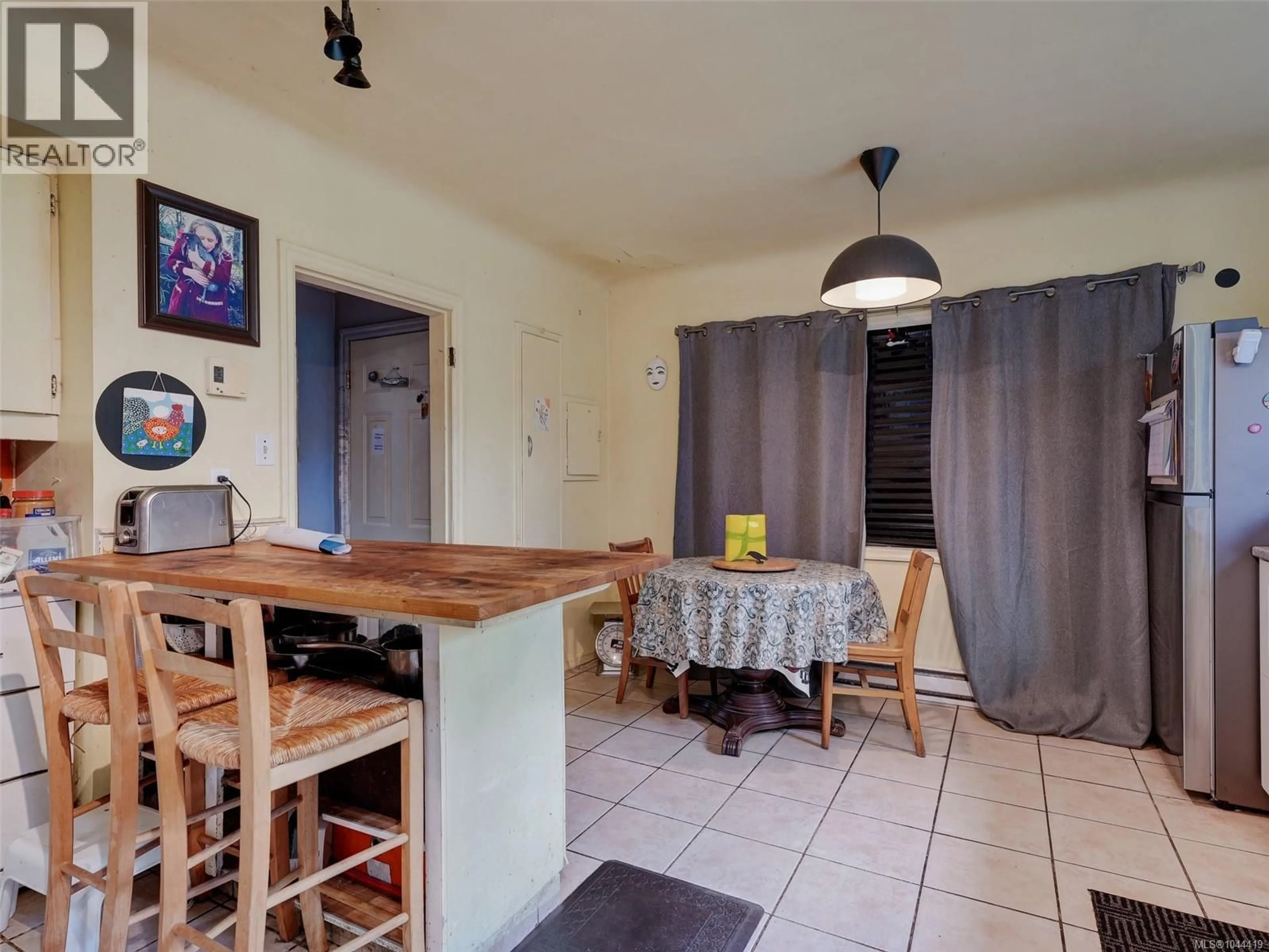 Unknown for 2607 SHELBOURNE STREET, Victoria British Columbia V8R2Z2