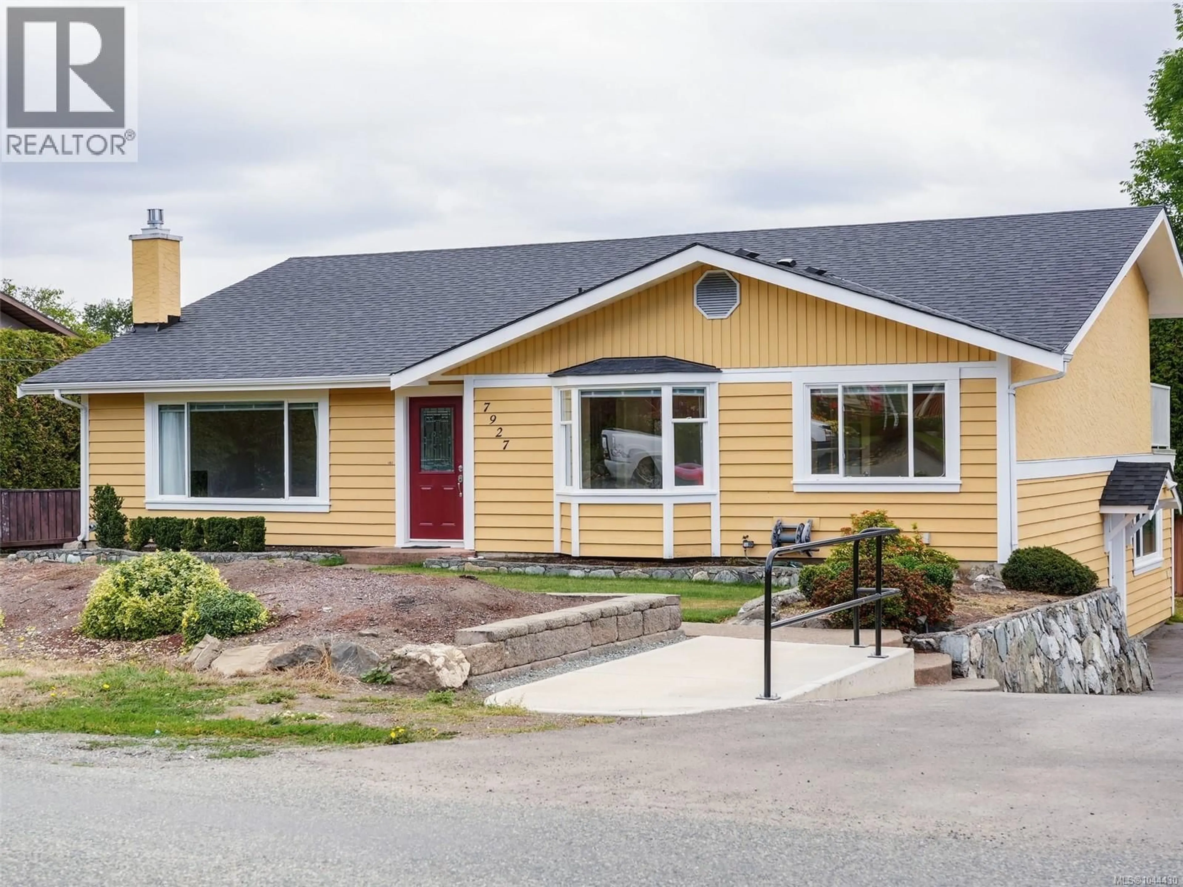 Home with vinyl exterior material, street for 7927 WALLACE DRIVE, Central Saanich British Columbia V8M1L4