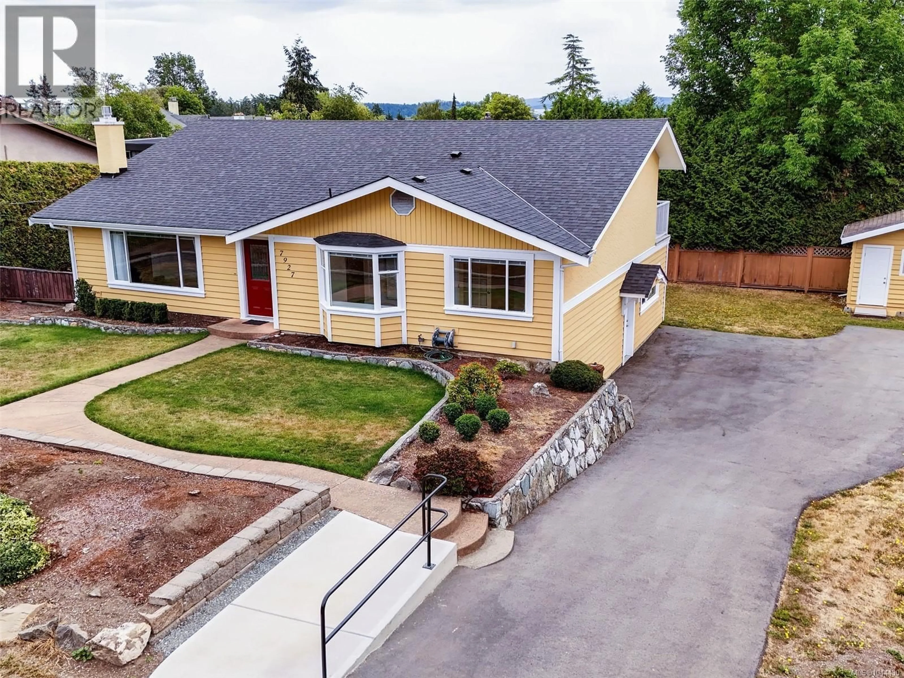 A pic from outside/outdoor area/front of a property/back of a property/a pic from drone, street for 7927 WALLACE DRIVE, Central Saanich British Columbia V8M1L4