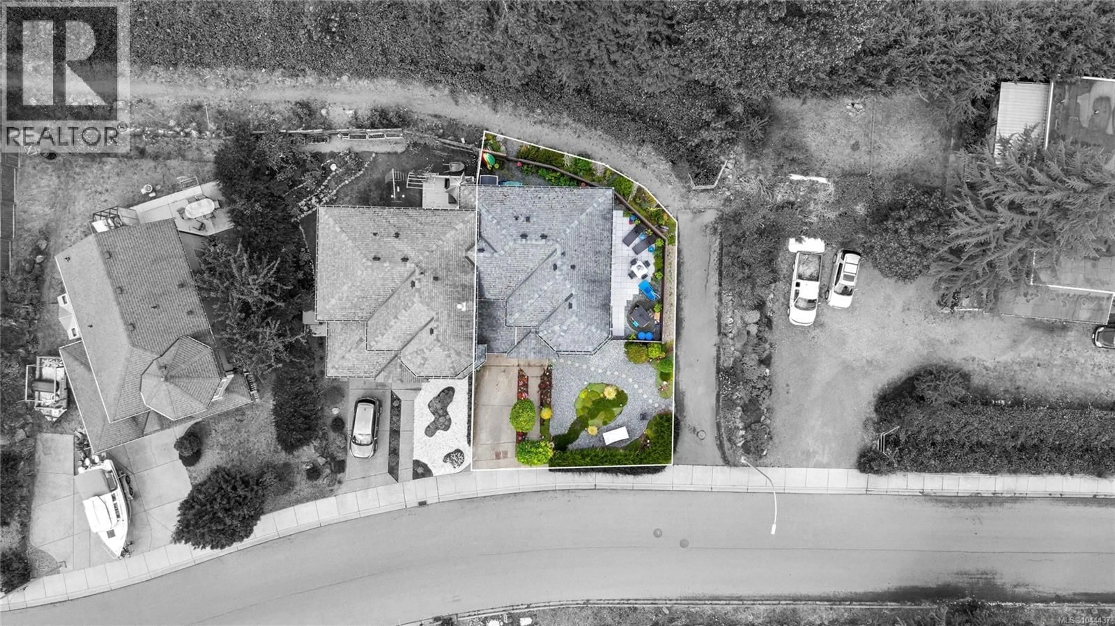 A pic from outside/outdoor area/front of a property/back of a property/a pic from drone, street for 7978 NORTHVIEW DRIVE, Crofton British Columbia V0R1R0