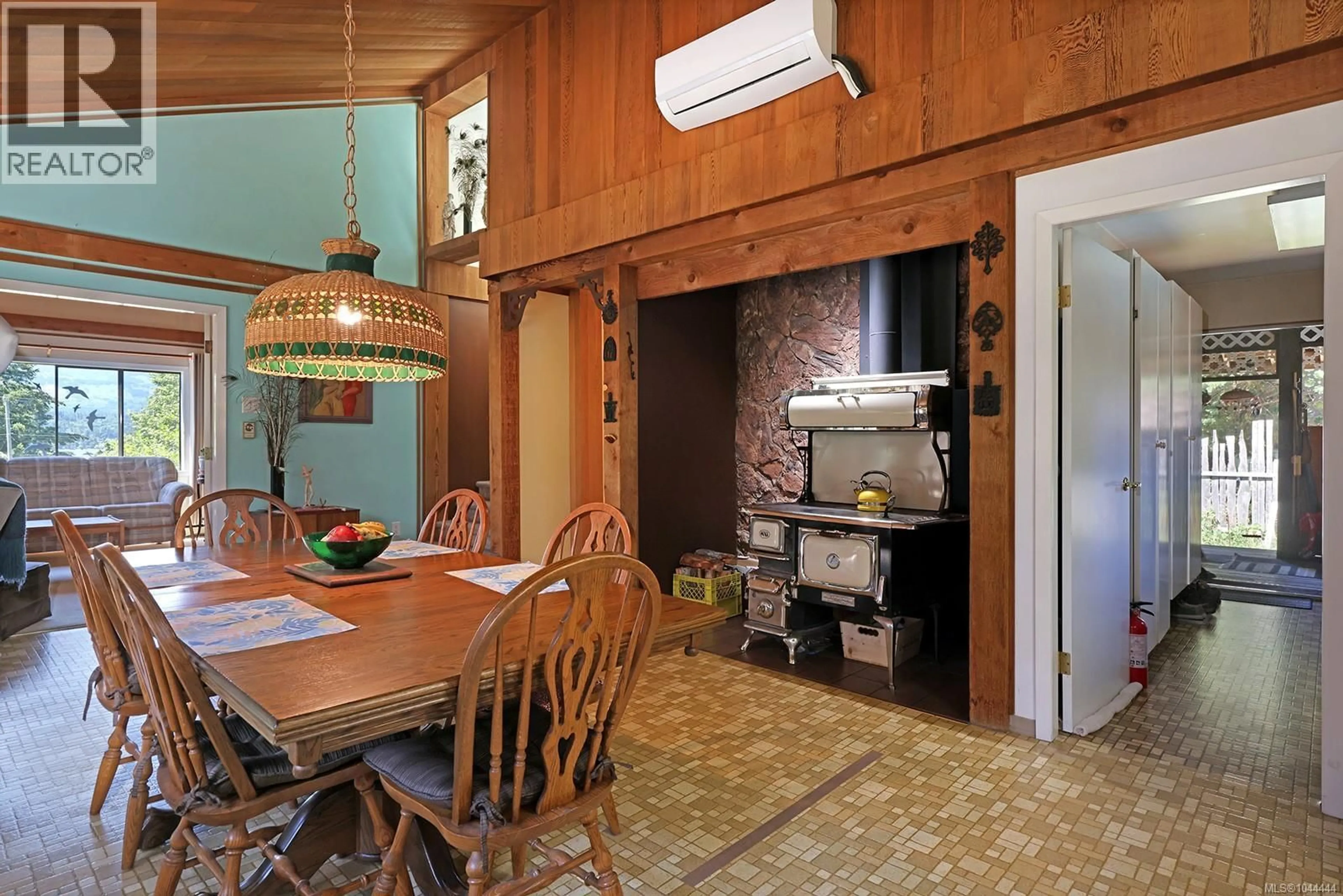 Dining room, ceramic/tile floor for 2570 PIERCY ROAD, Denman Island British Columbia V0R1T0