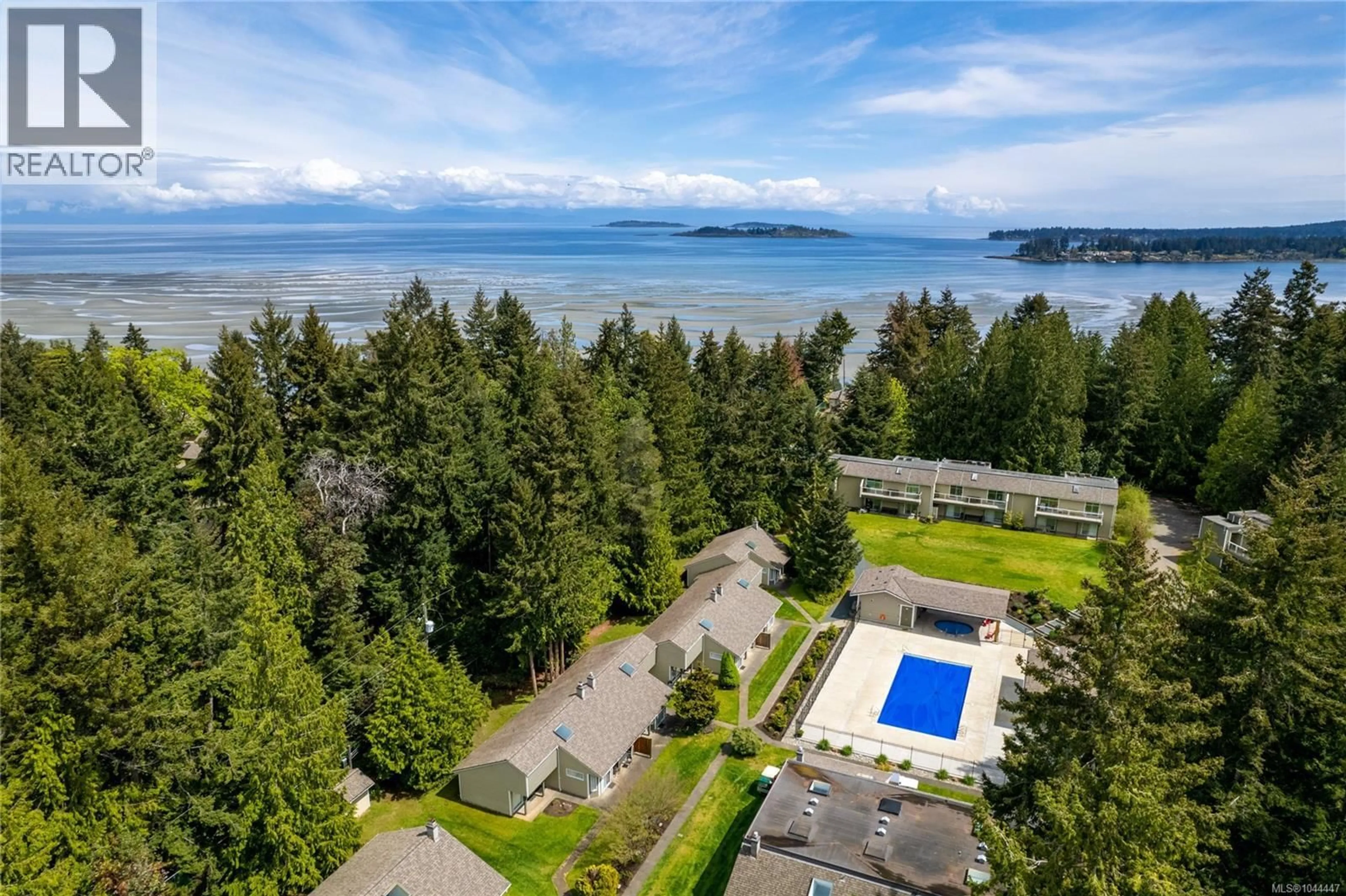A pic from outside/outdoor area/front of a property/back of a property/a pic from drone, water/lake/river/ocean view for 76 - 1135 RESORT DRIVE, Parksville British Columbia V9P2T6