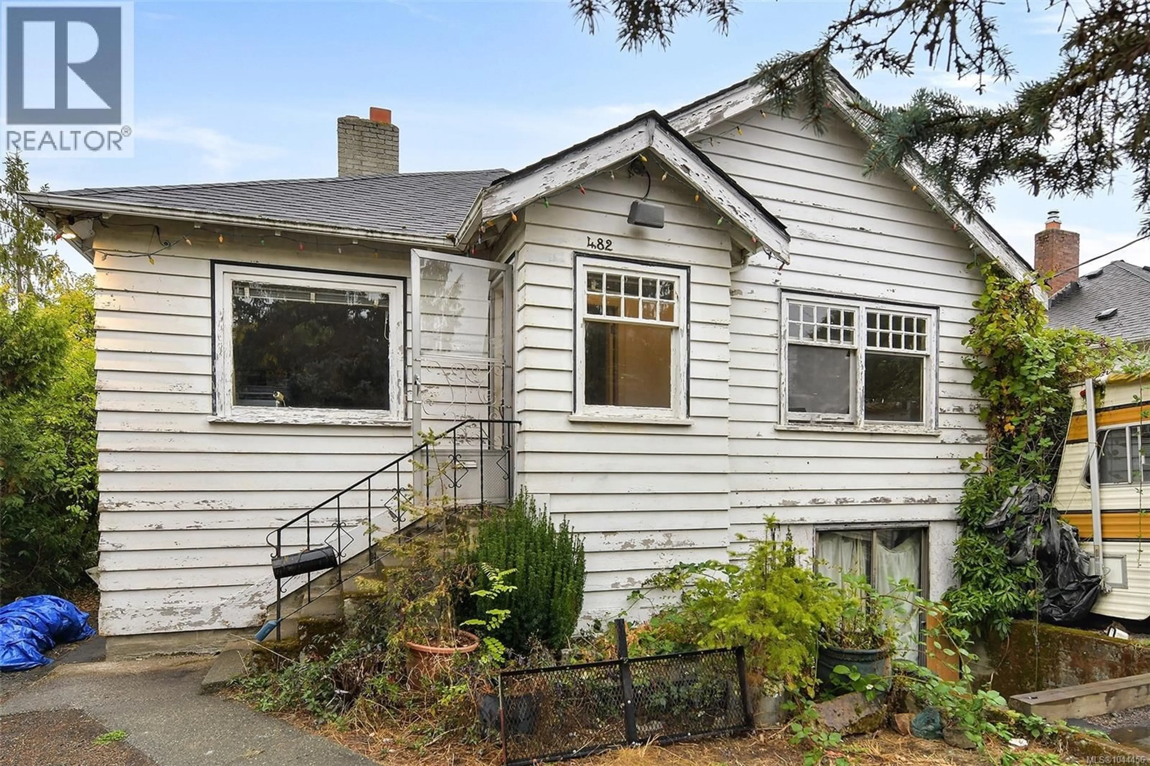 Home with vinyl exterior material, street for 482 KER AVENUE, Saanich British Columbia V9A2B7