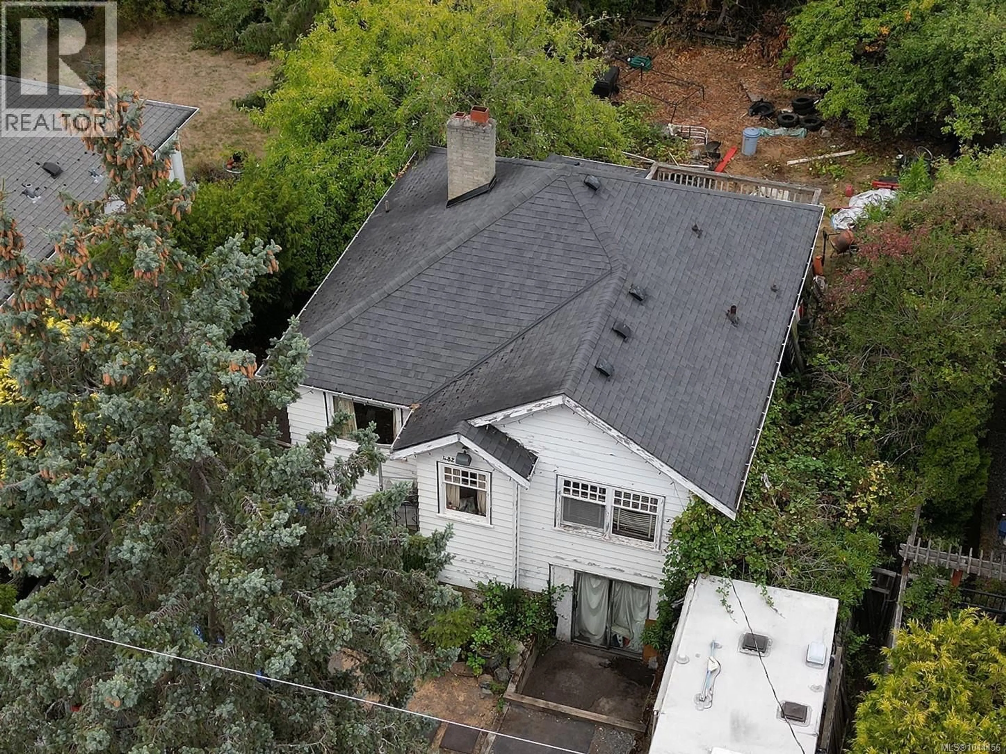 A pic from outside/outdoor area/front of a property/back of a property/a pic from drone, unknown for 482 KER AVENUE, Saanich British Columbia V9A2B7