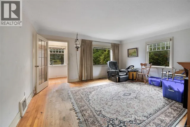 482 KER AVENUE, Saanich 5