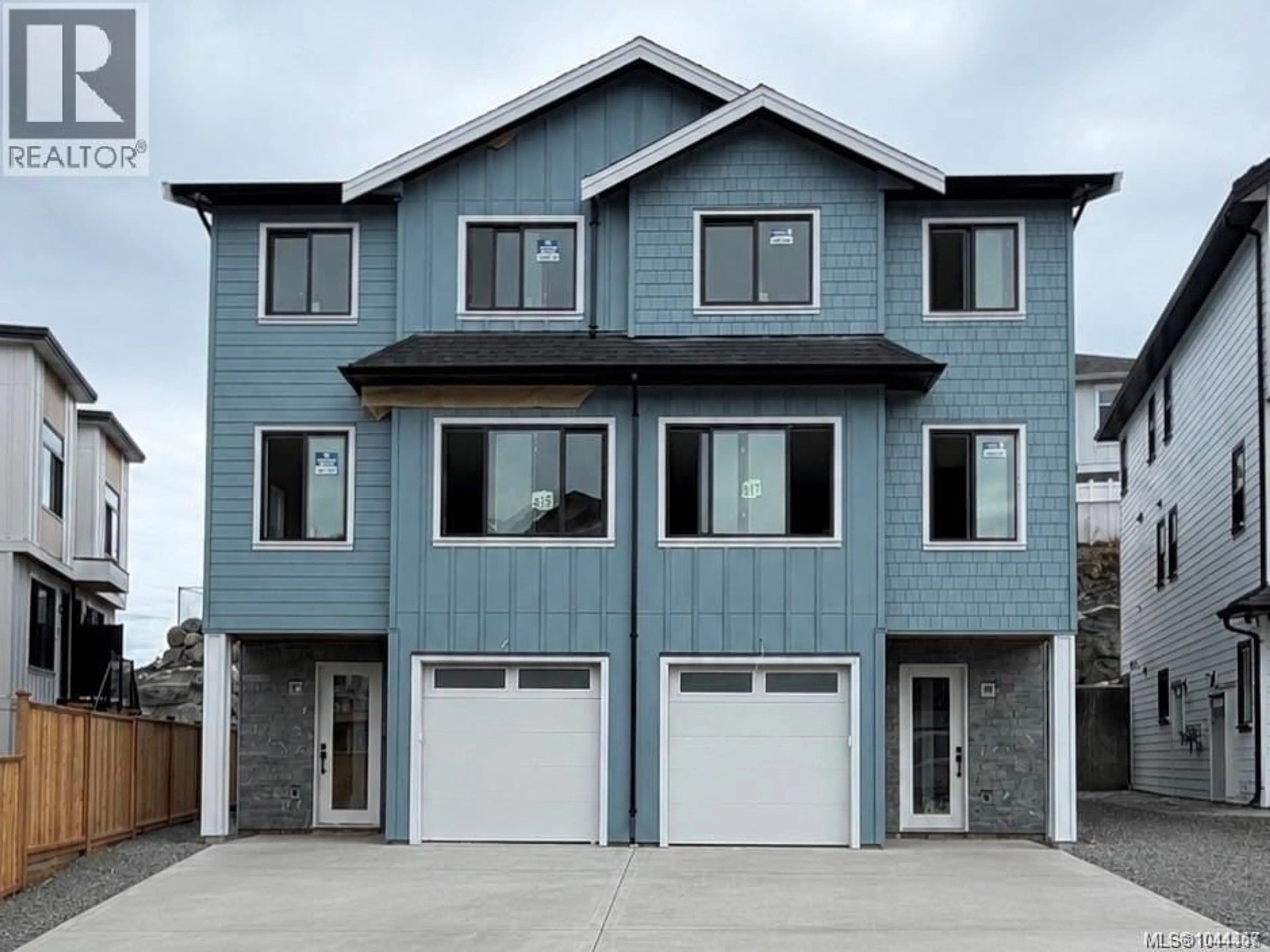 Home with vinyl exterior material, street for 817 BLACKBIRD PLACE, Langford British Columbia V9B6H4