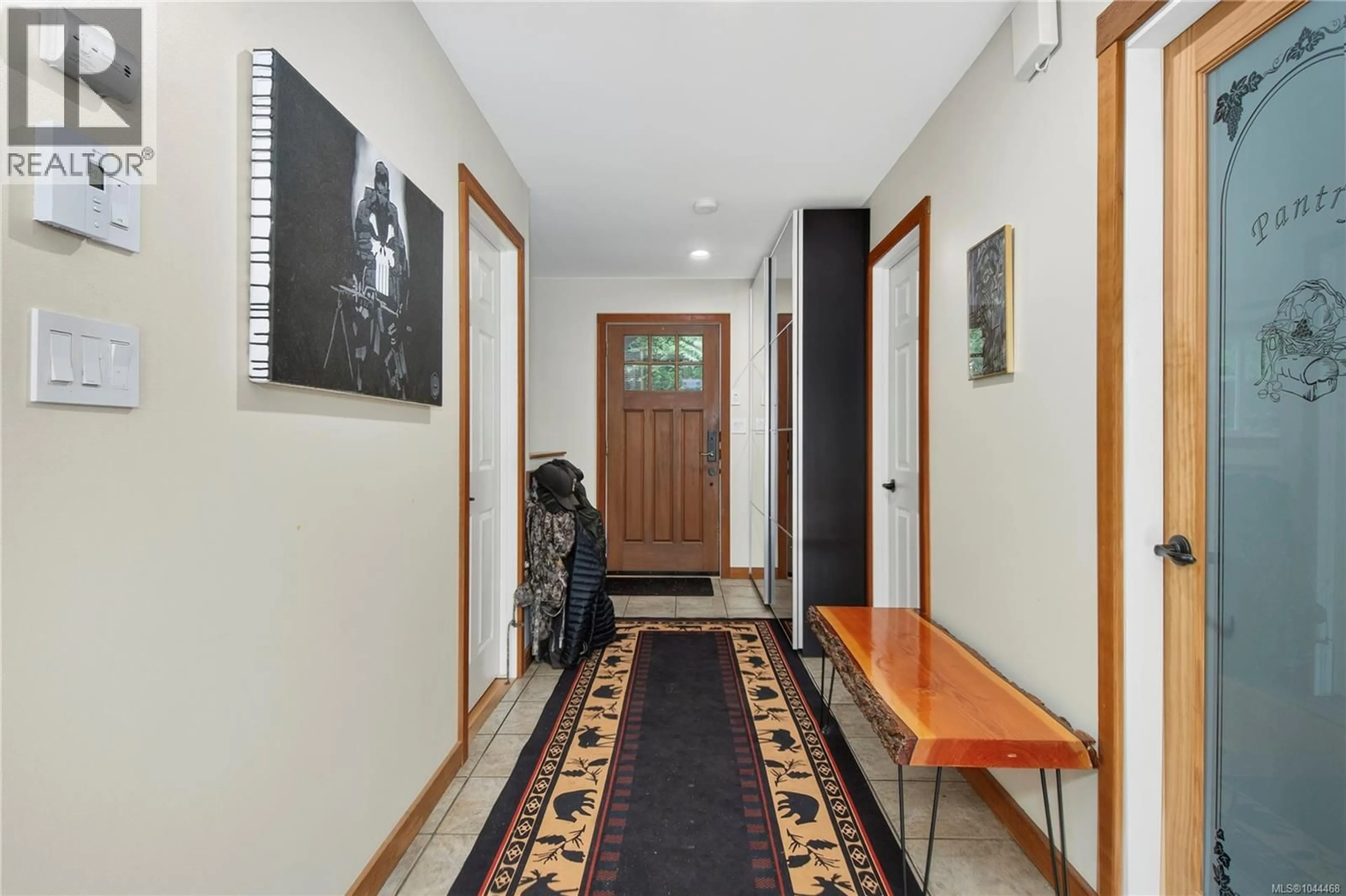 Indoor foyer for 4777 FORBIDDEN PLATEAU ROAD, Courtenay British Columbia V9J1R3