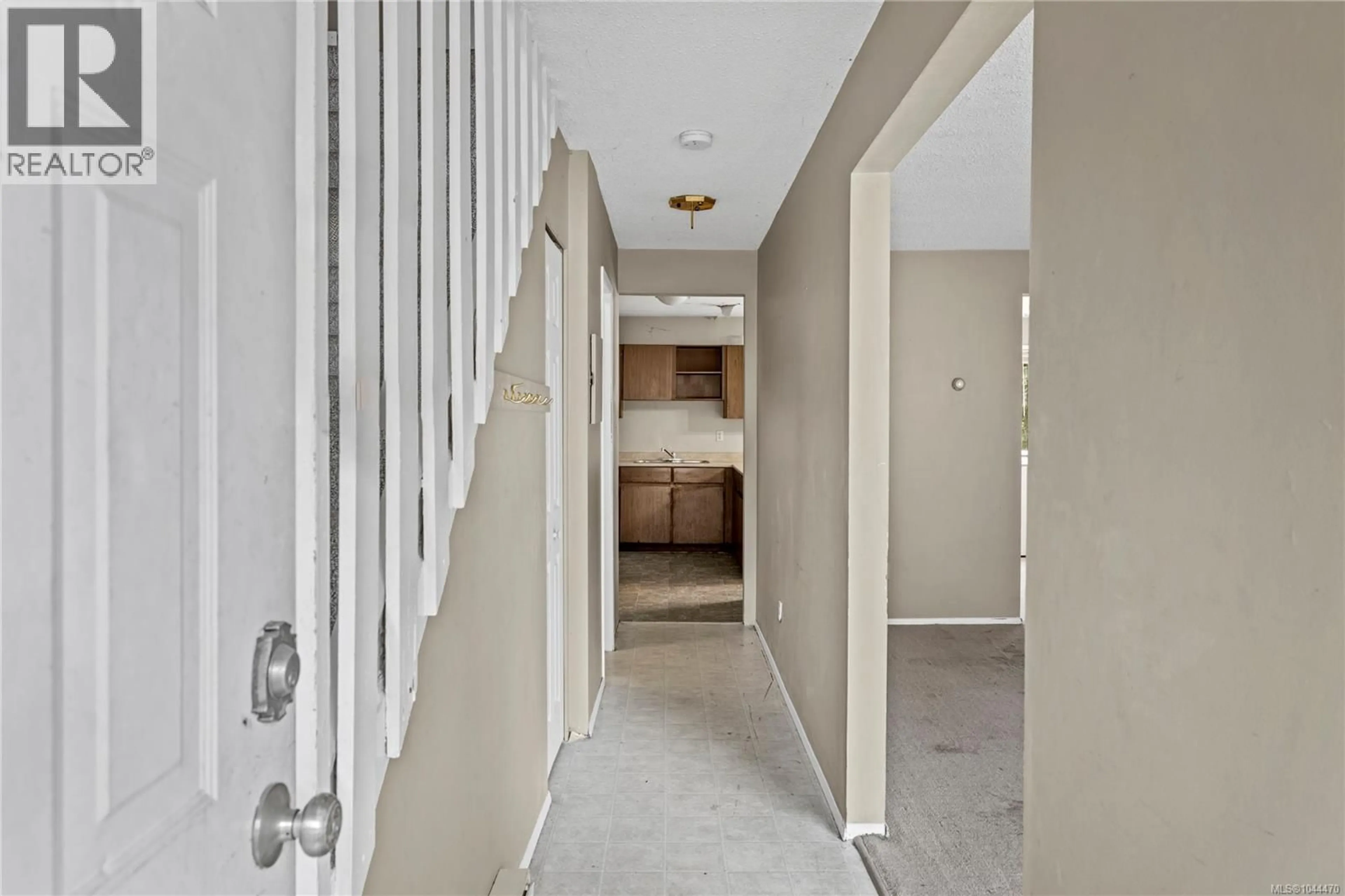 Indoor entryway for 826 HOLLY HILL ROAD, Nanaimo British Columbia V9R5T1