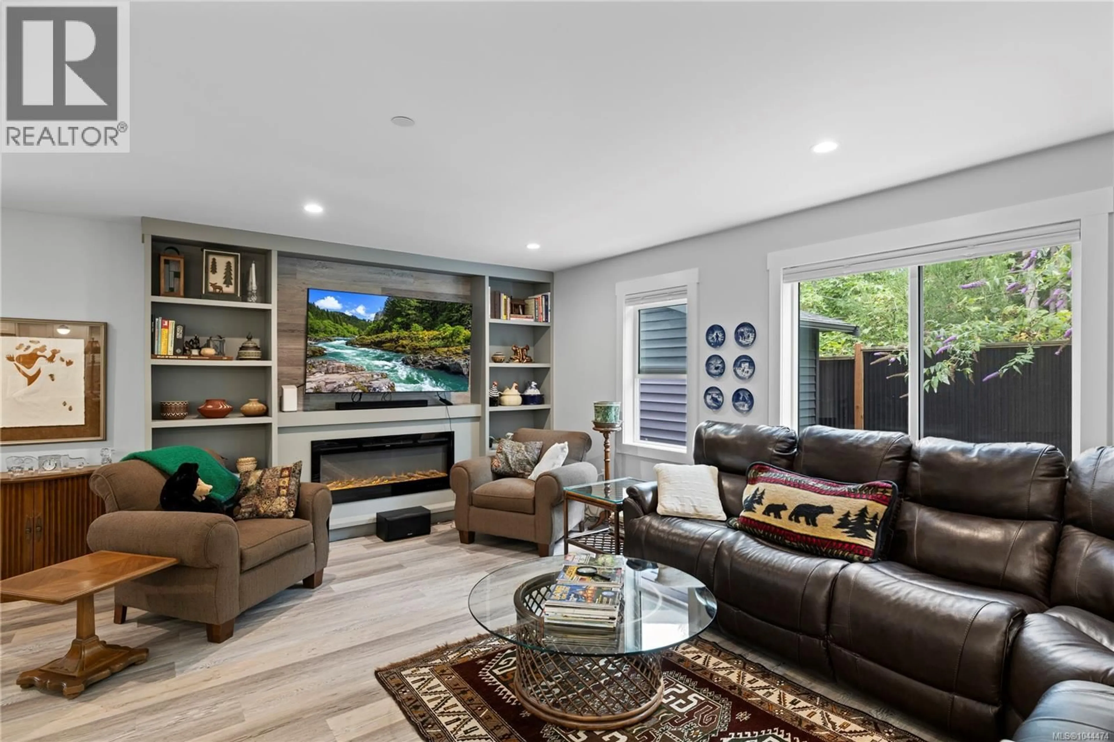 Living room with furniture, unknown for 242 SUNNINGDALE ROAD EAST, Qualicum Beach British Columbia V9K1L3