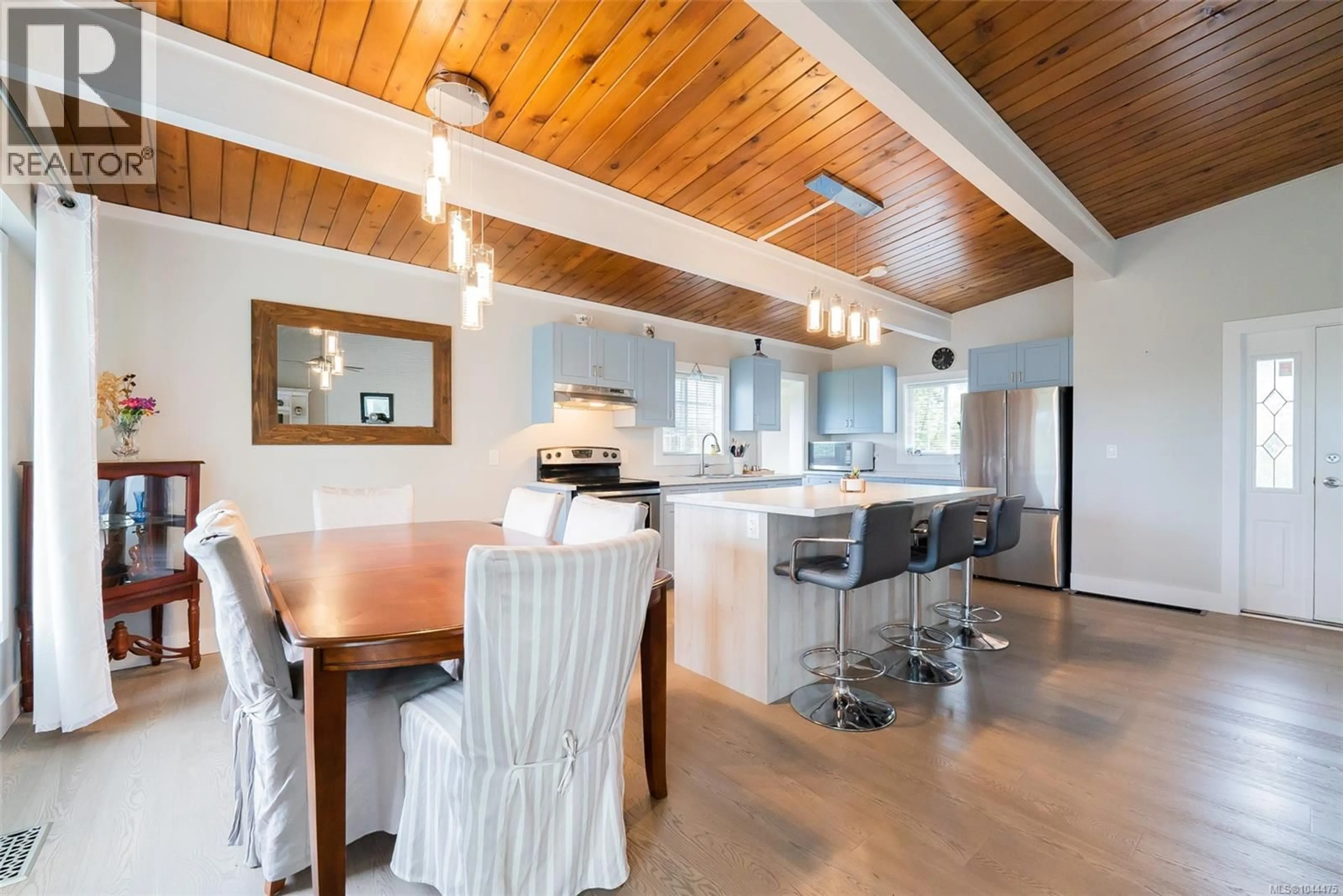 Open concept kitchen, wood/laminate floor for 1958 ESTEVAN ROAD, Nanaimo British Columbia V9S3Z2