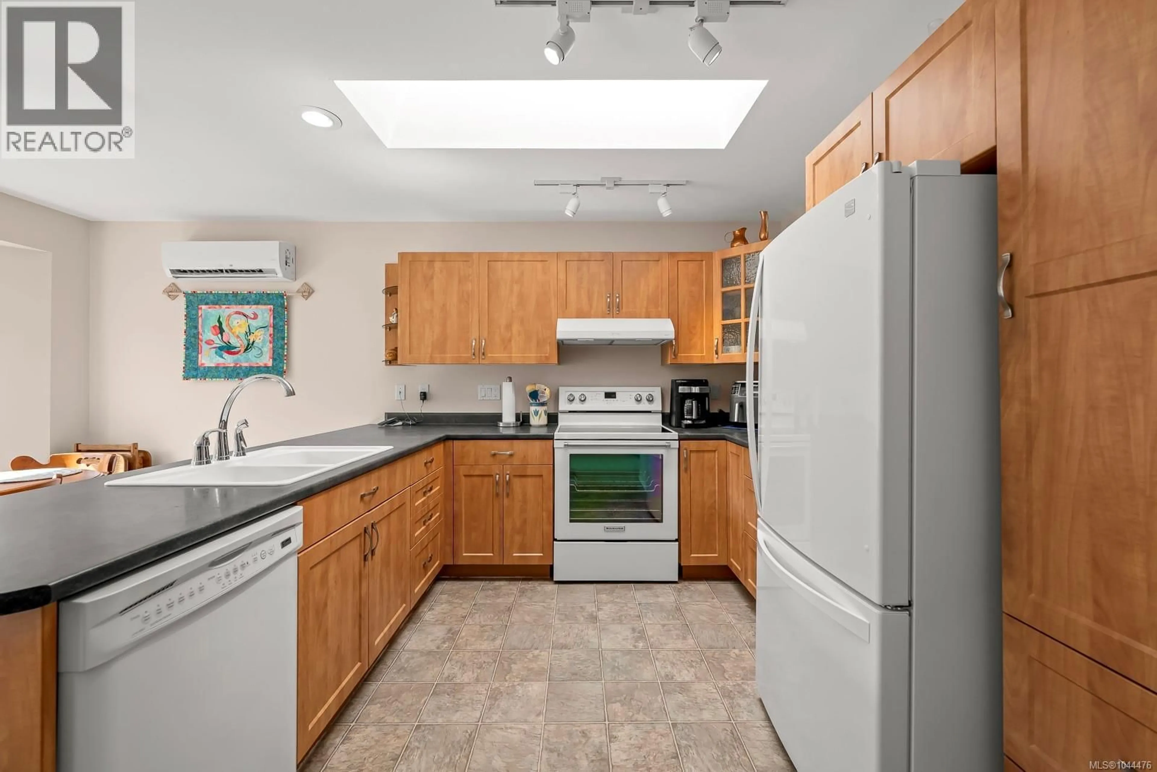 Standard kitchen, ceramic/tile floor for 1780 VALLEY VIEW DRIVE, Courtenay British Columbia V9N8S4