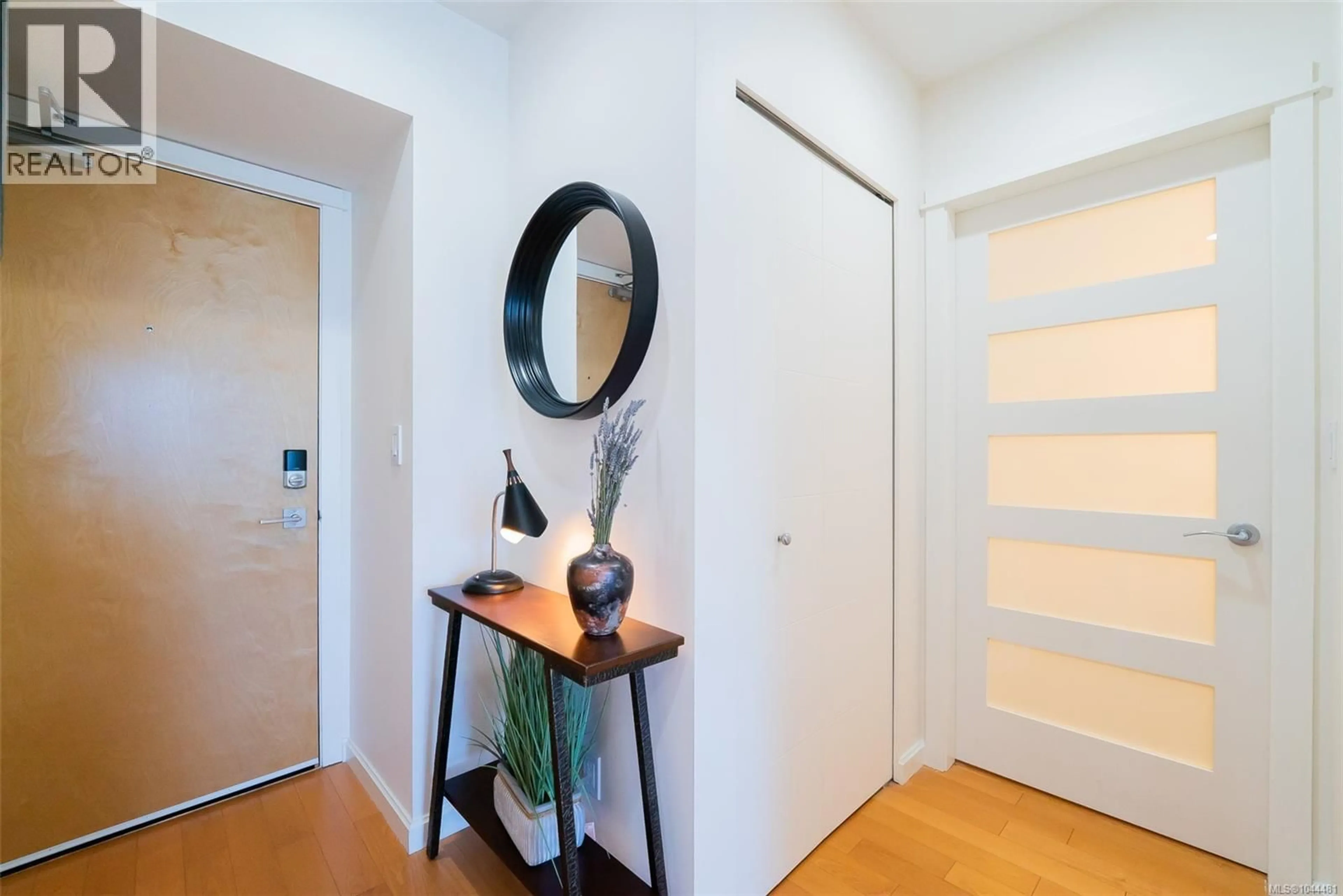 Indoor entryway for 506 - 38 FRONT STREET, Nanaimo British Columbia V9R0B8