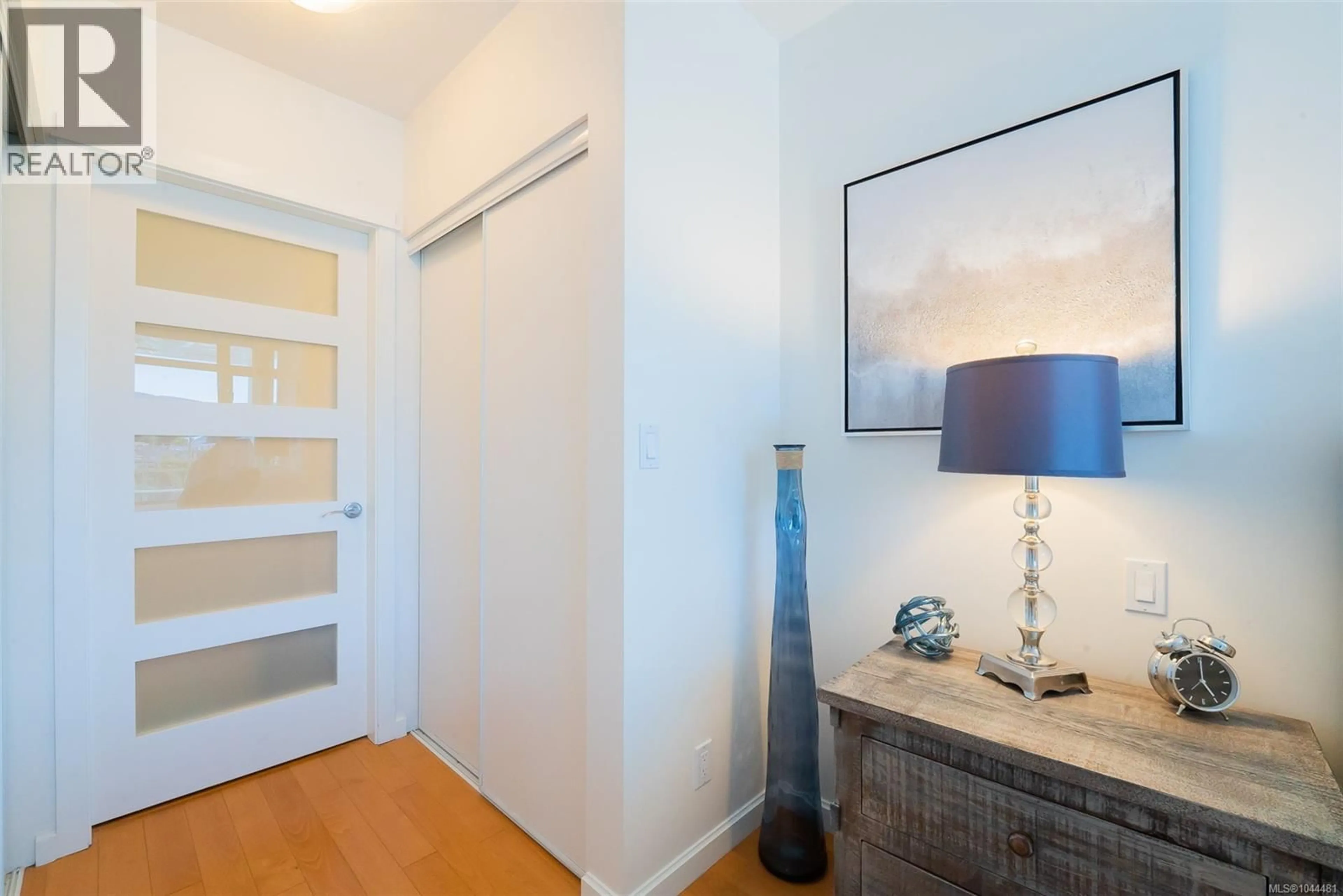 Indoor entryway for 506 - 38 FRONT STREET, Nanaimo British Columbia V9R0B8