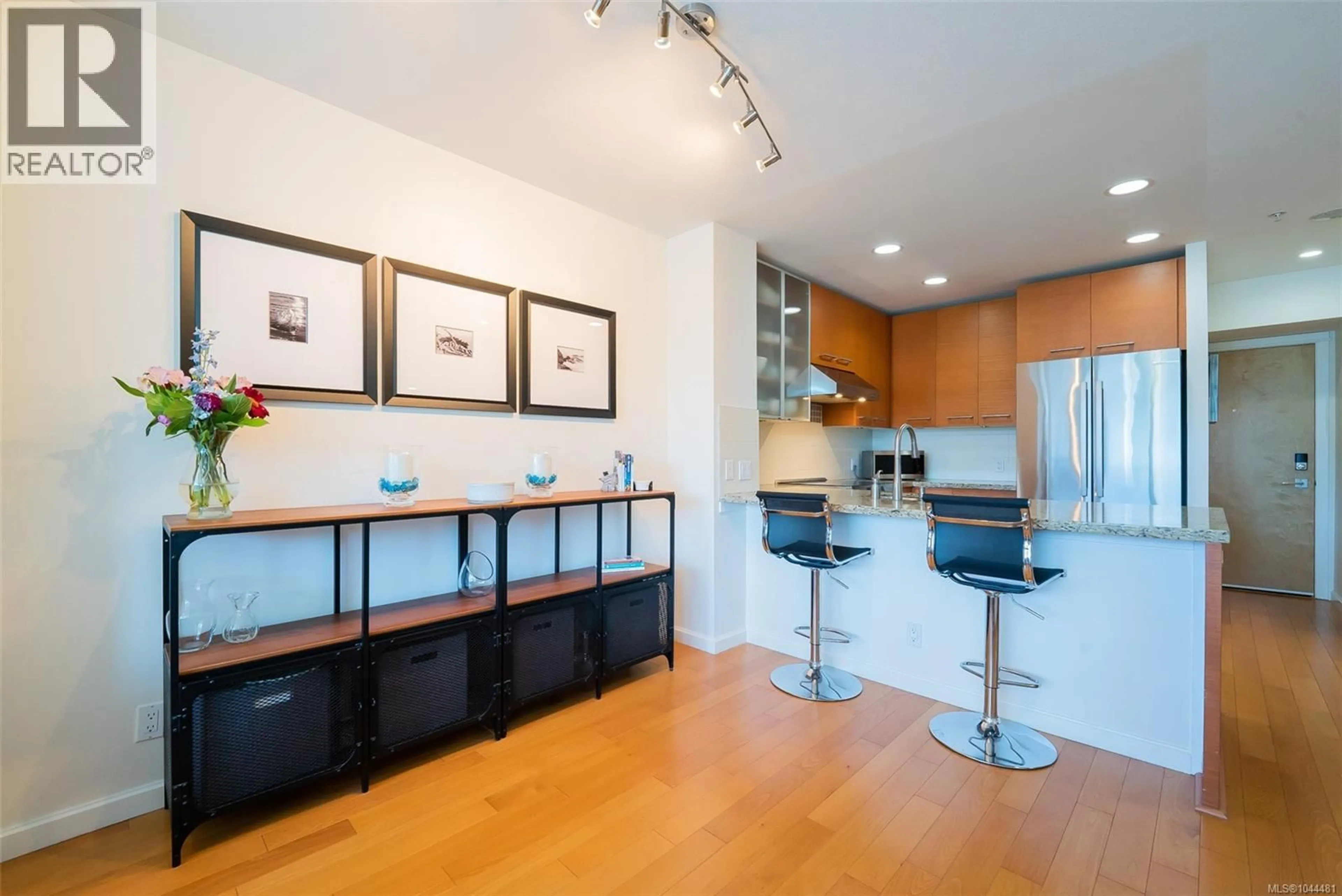 Open concept kitchen, wood/laminate floor for 506 - 38 FRONT STREET, Nanaimo British Columbia V9R0B8