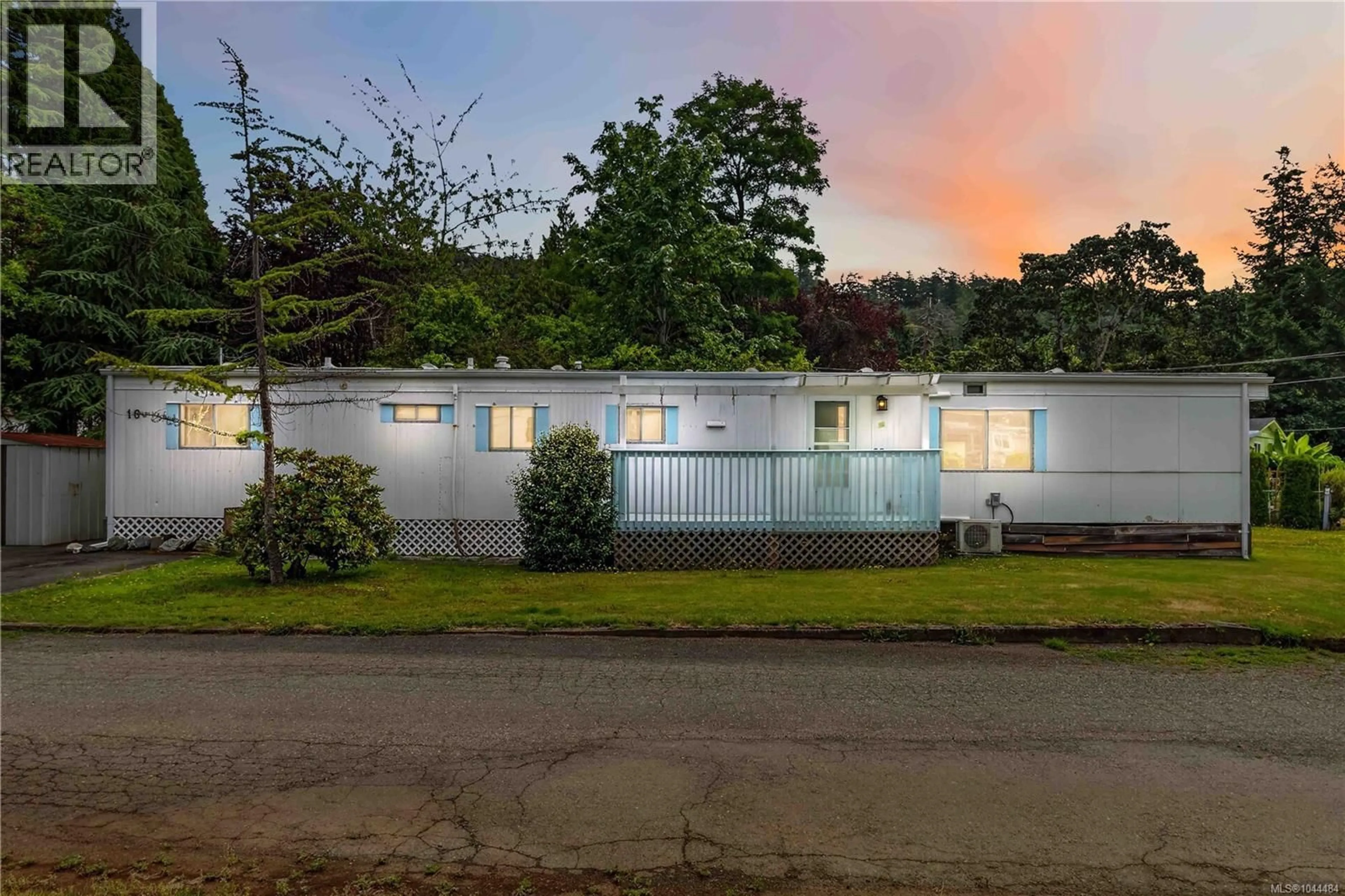 A pic from outside/outdoor area/front of a property/back of a property/a pic from drone, street for 16 - 2607 SELWYN ROAD, Langford British Columbia V9B3L2