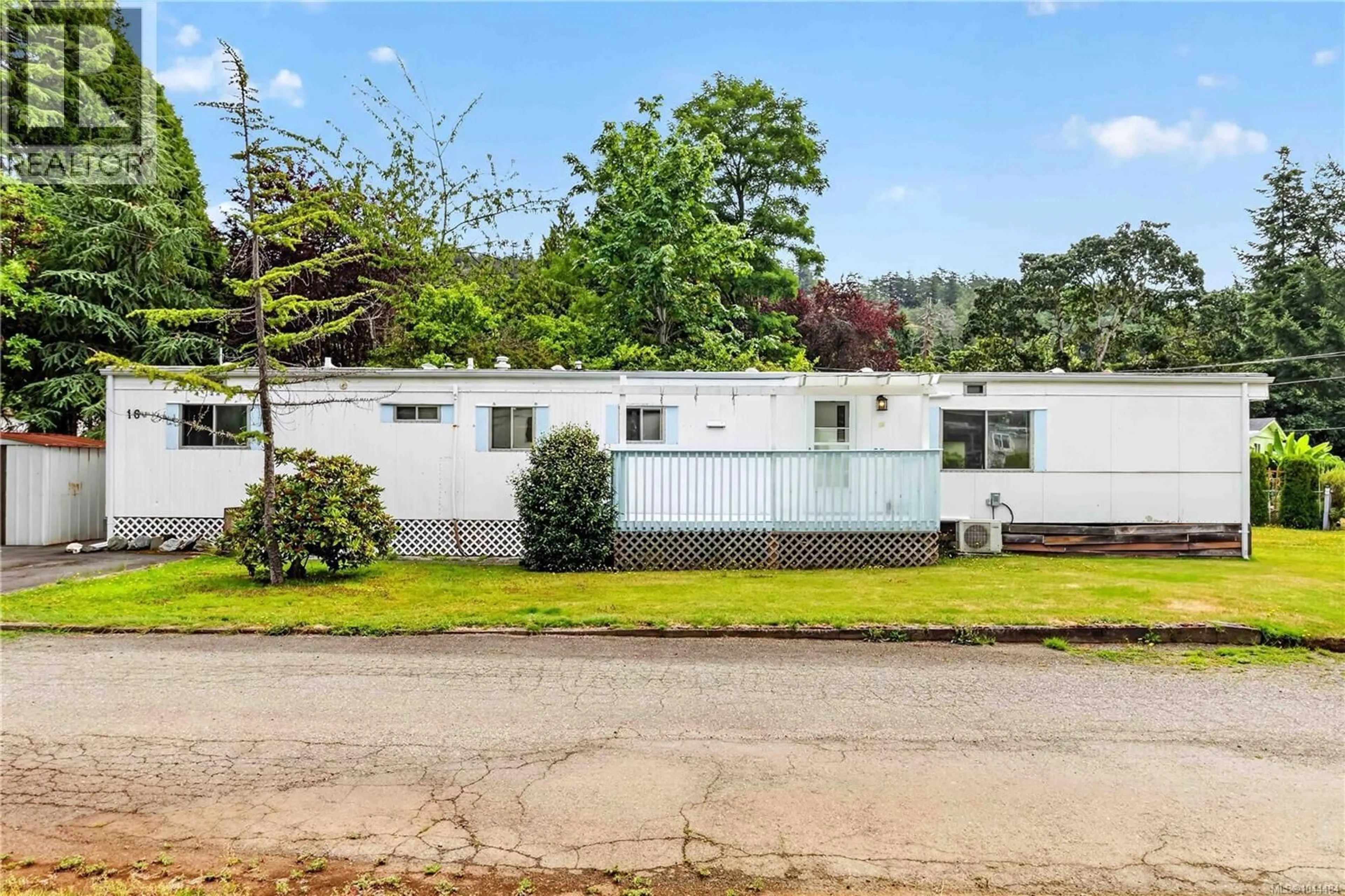 A pic from outside/outdoor area/front of a property/back of a property/a pic from drone, unknown for 16 - 2607 SELWYN ROAD, Langford British Columbia V9B3L2