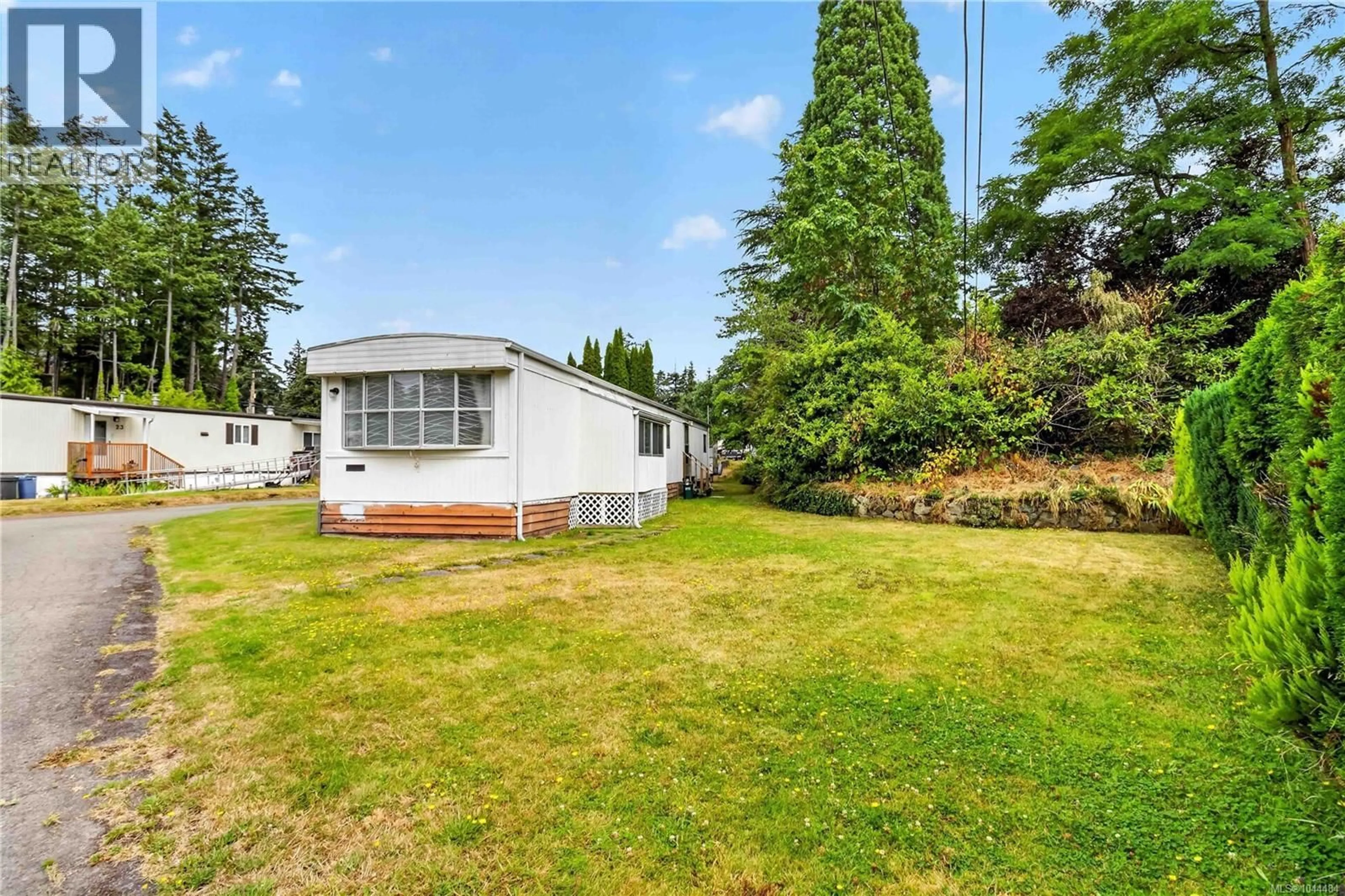 A pic from outside/outdoor area/front of a property/back of a property/a pic from drone, unknown for 16 - 2607 SELWYN ROAD, Langford British Columbia V9B3L2
