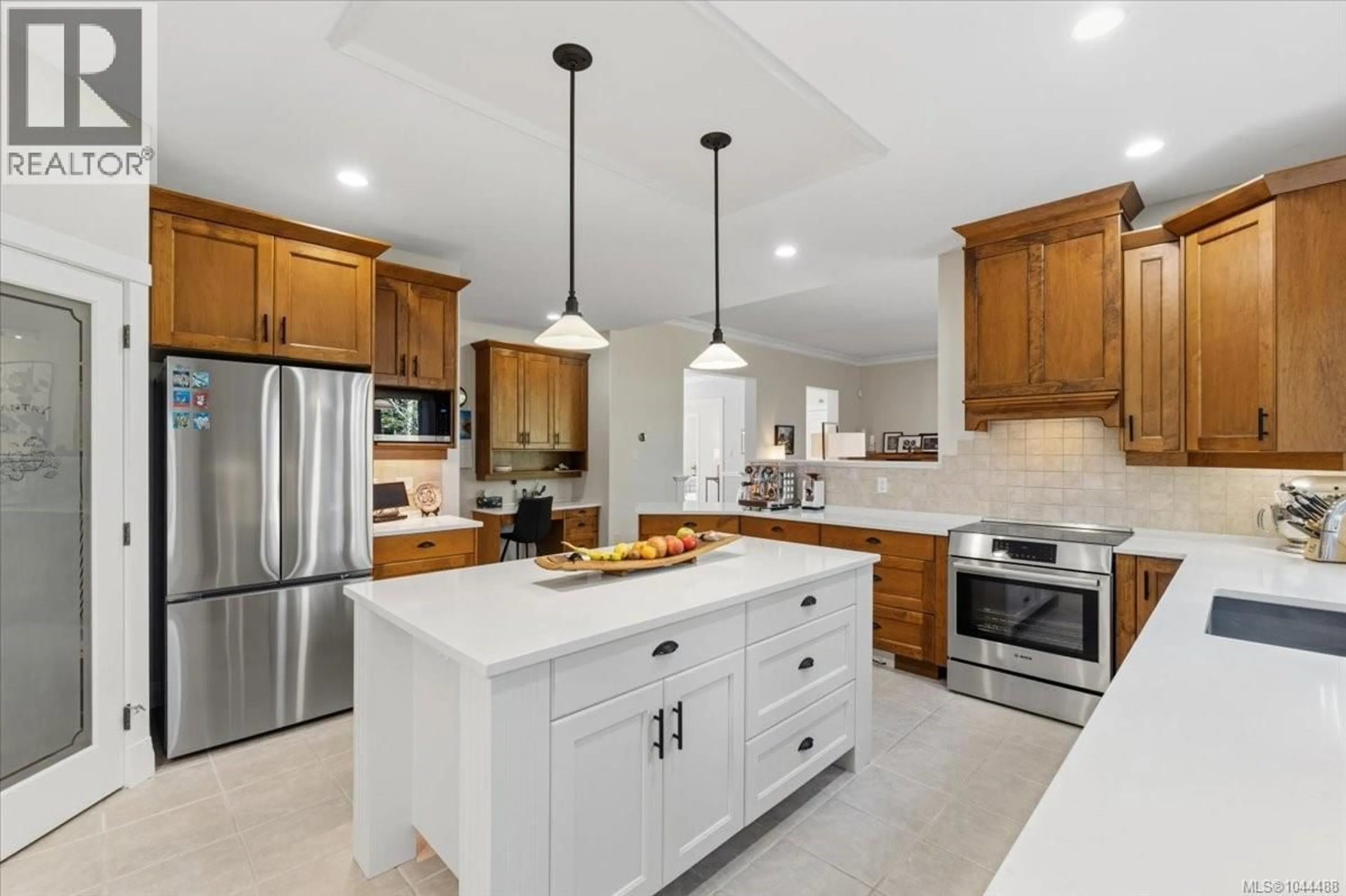 Open concept kitchen, ceramic/tile floor for 609 MEADOW DRIVE, Qualicum Beach British Columbia V9K2T2