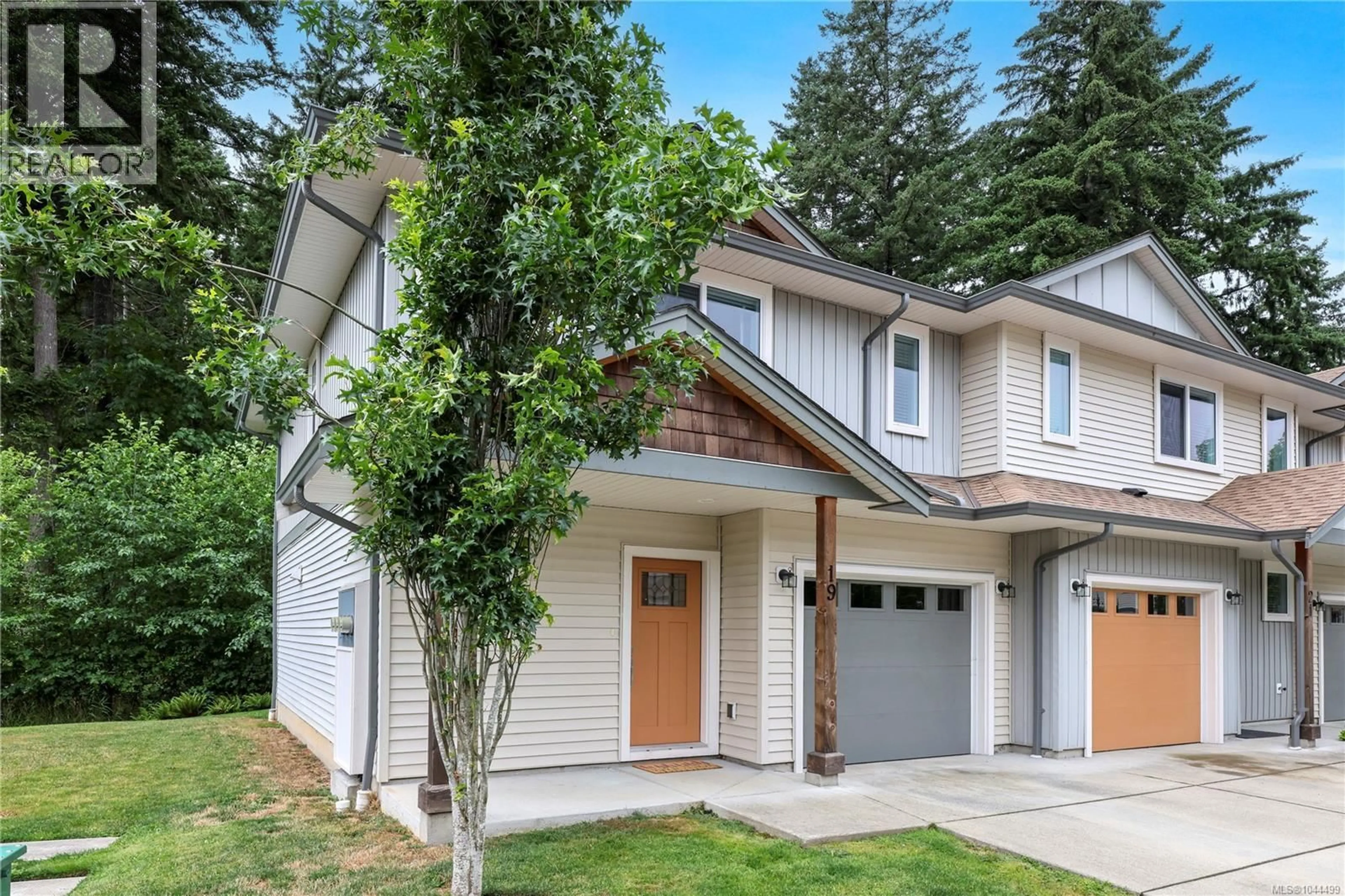Home with vinyl exterior material, street for 19 - 2109 13TH STREET NORTHEAST, Courtenay British Columbia V9N0B1